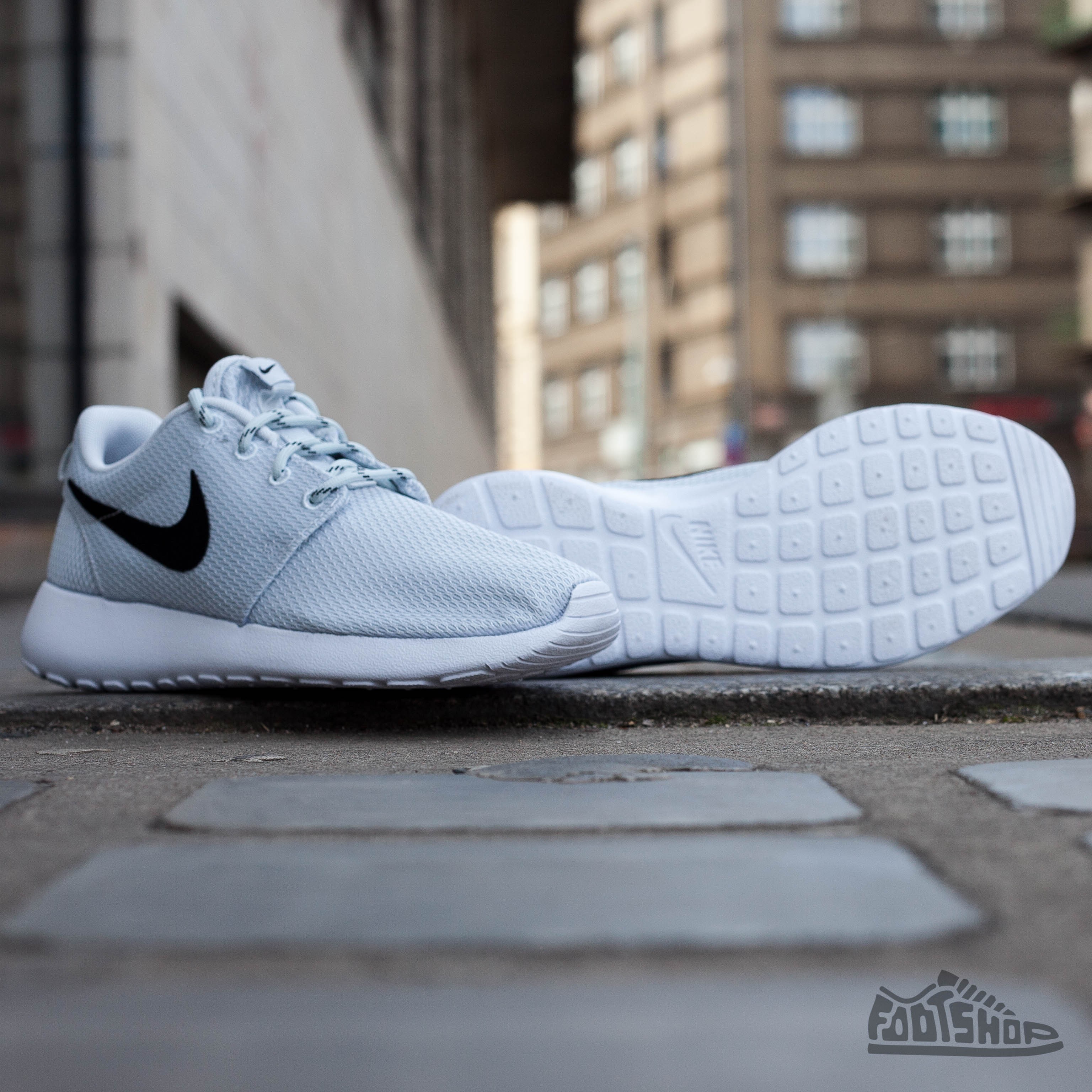Damesschoenen Nike WMNS Rosherun Pure Platinum/Black-White