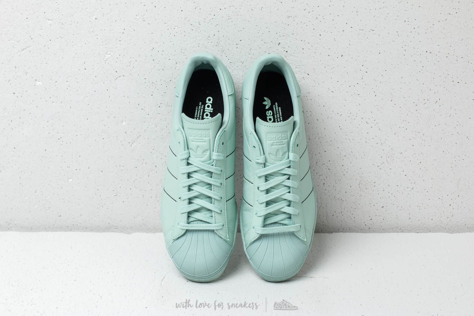 Adidas superstar ash green top