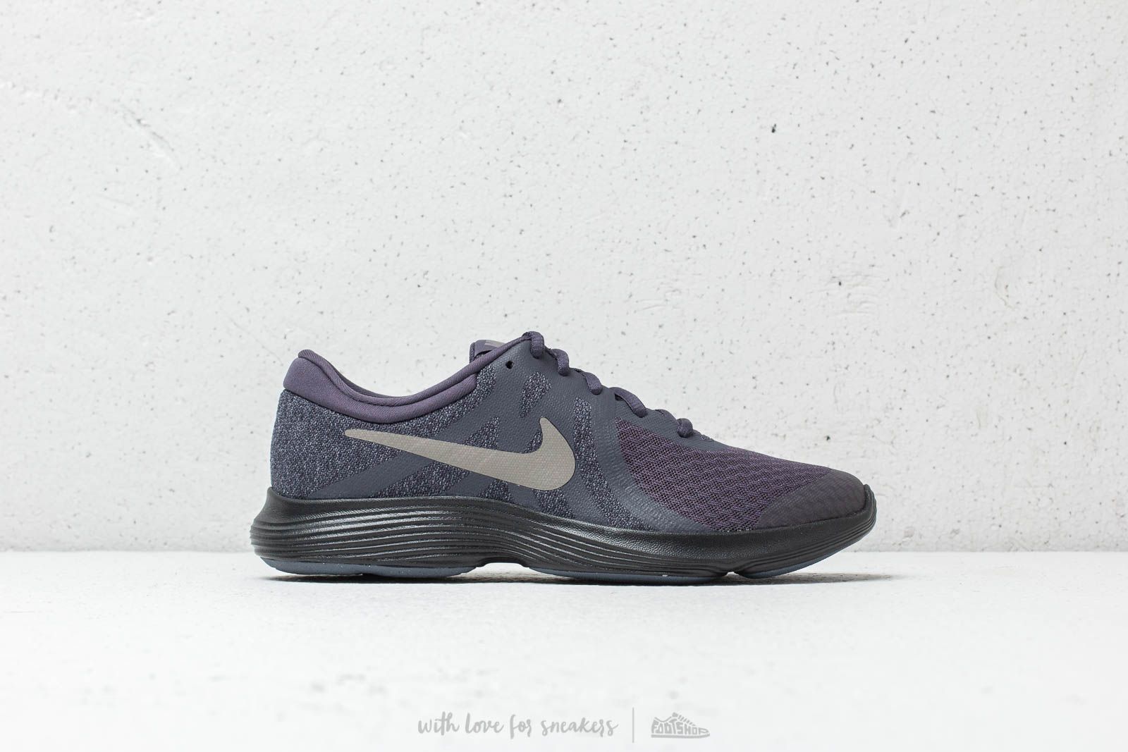 Nike revolution 4 gridiron store