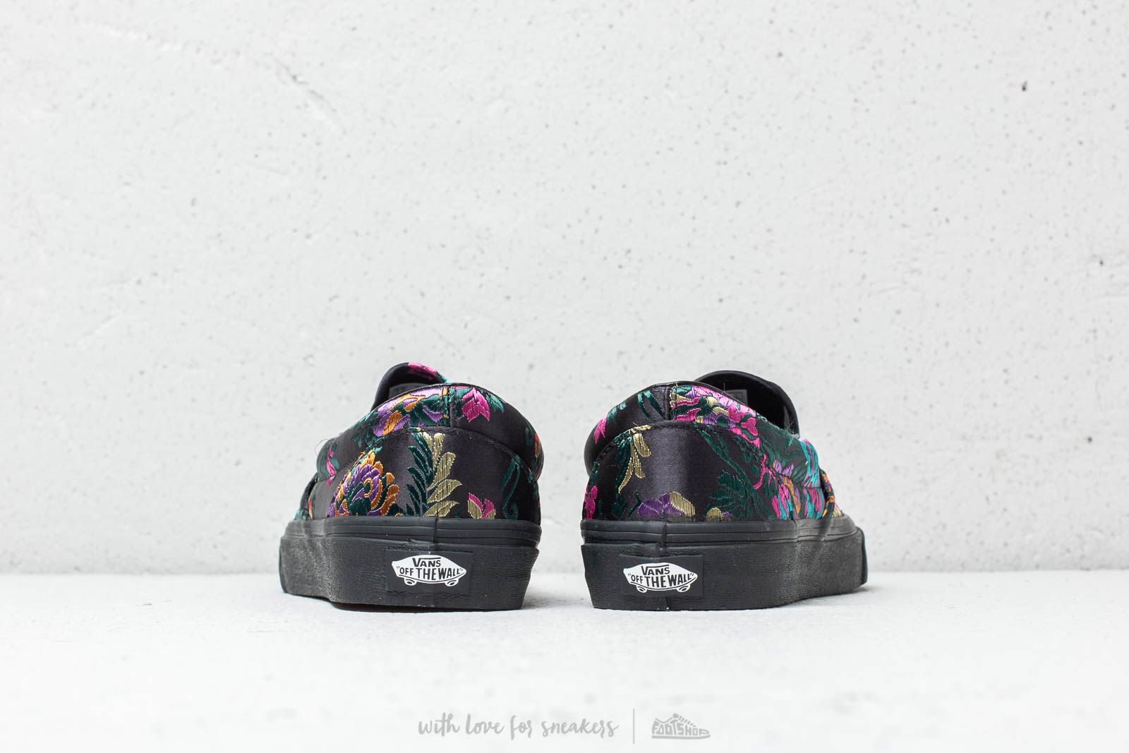 Vans slip on festival satin black on sale