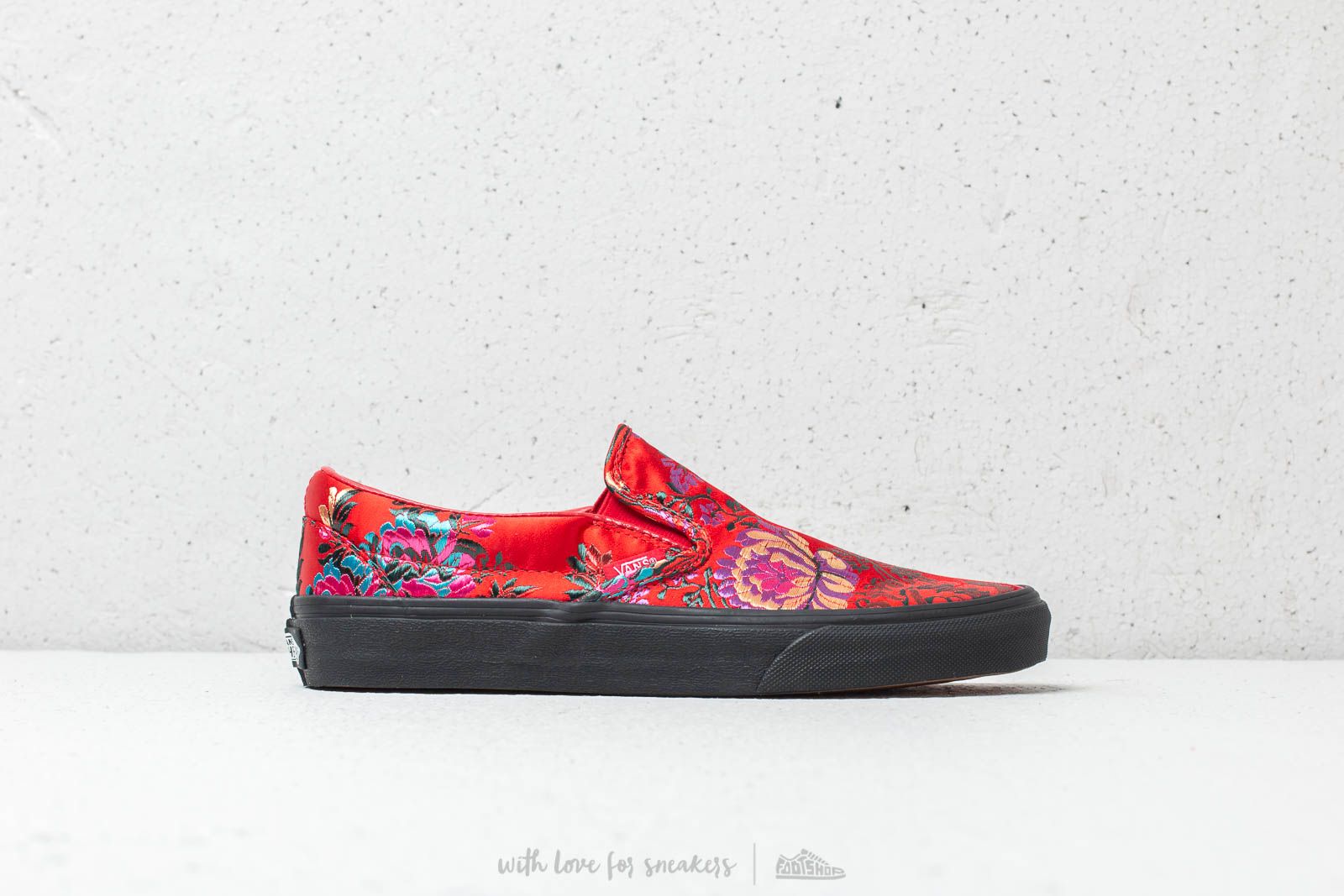 Skor för kvinnor Vans Classic Slip-On (Festival Satin) Red/ Black