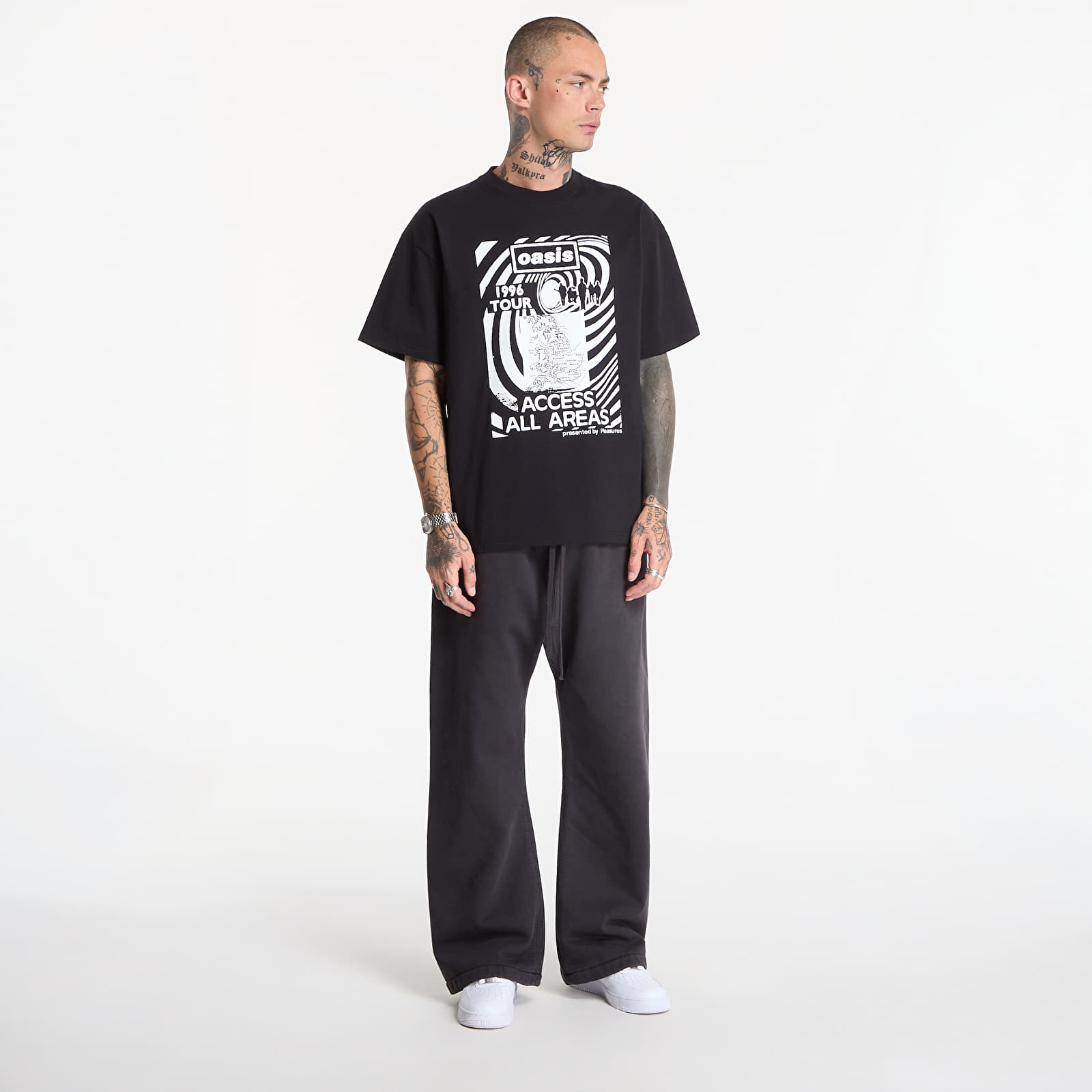 T-skjorter PLEASURES All Access T-Shirt Black