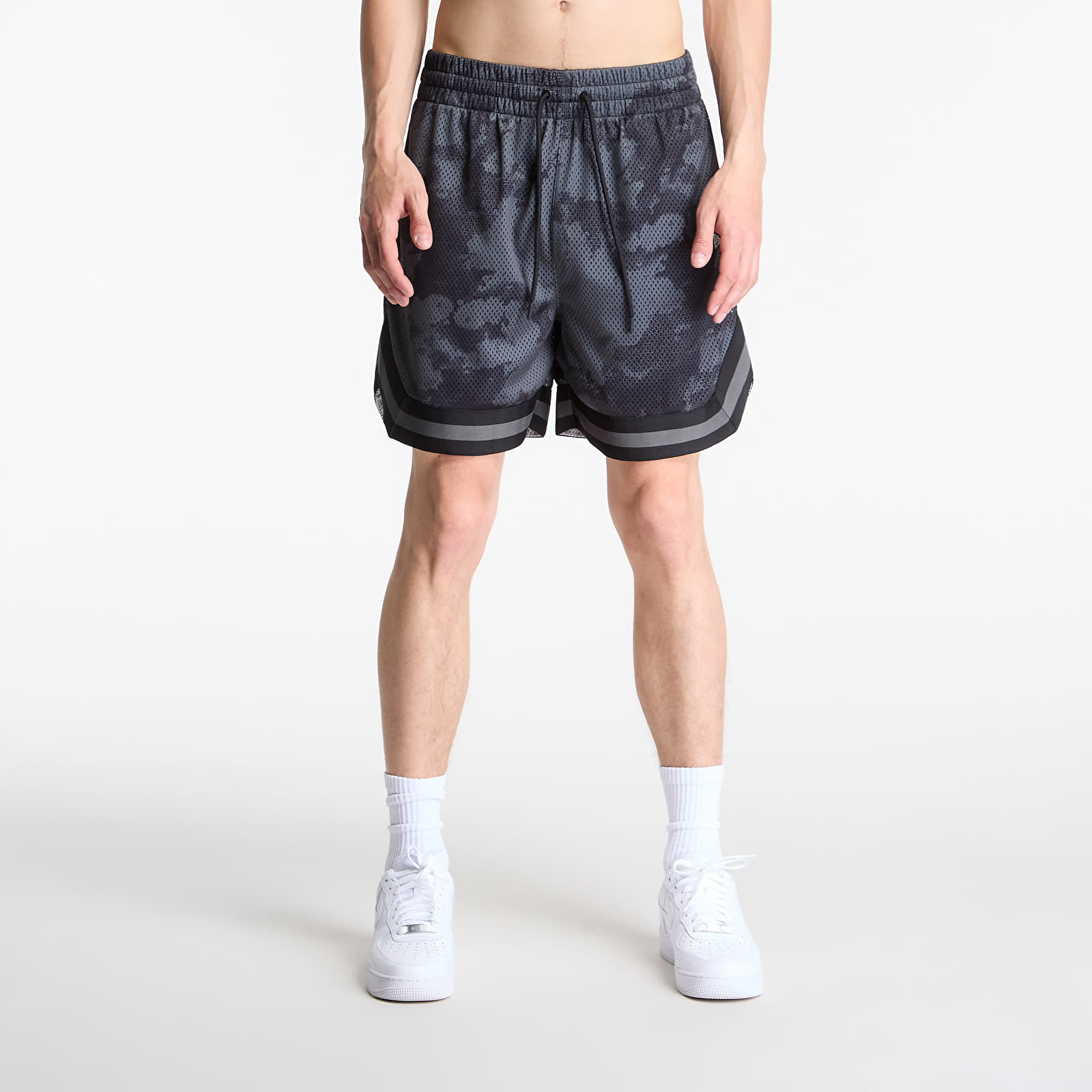 Kratke hlače New Era Aop Mesh Short Black