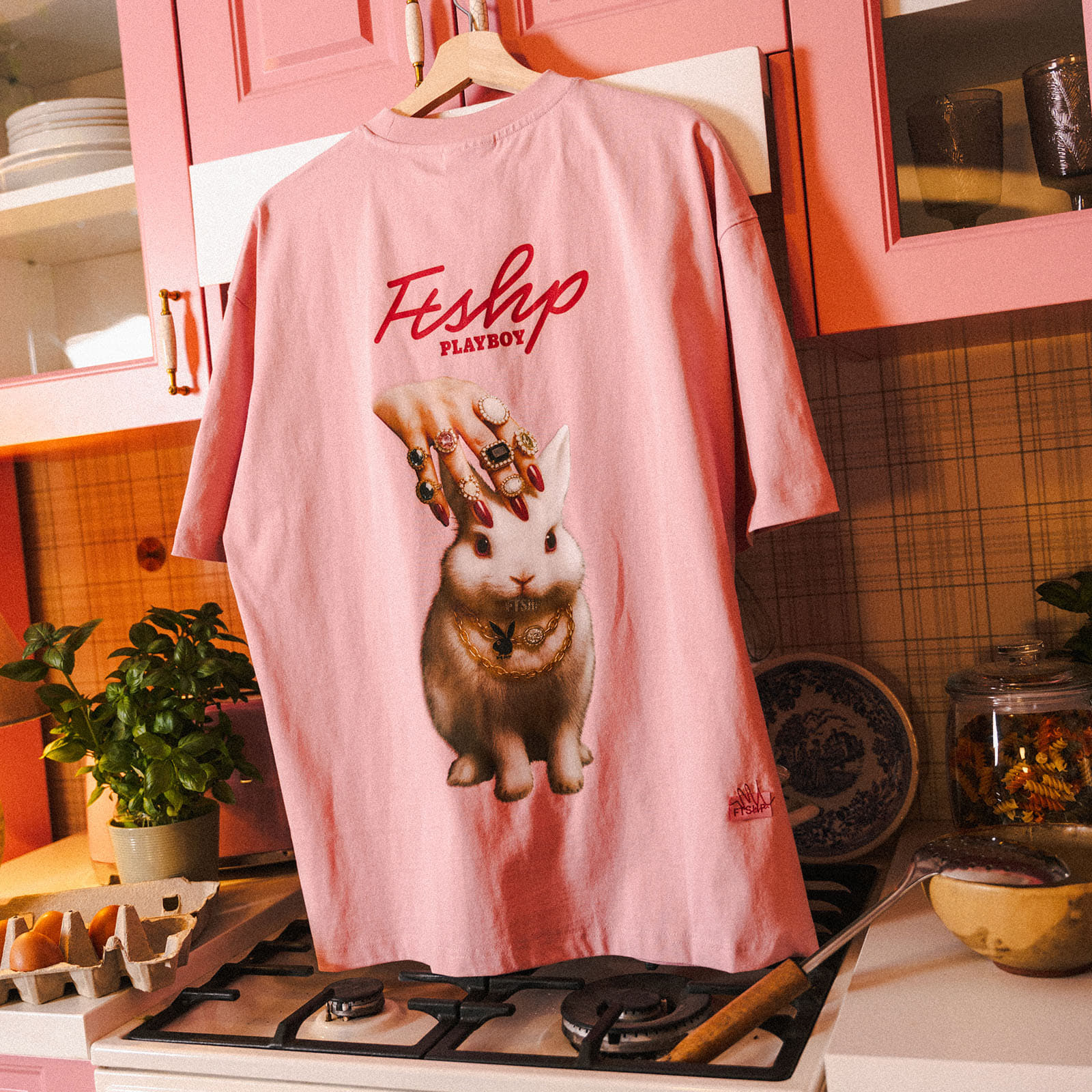 T-Shirts Playboy x FTSHP T-Shirt Caressing Bunny UNISEX Pink
