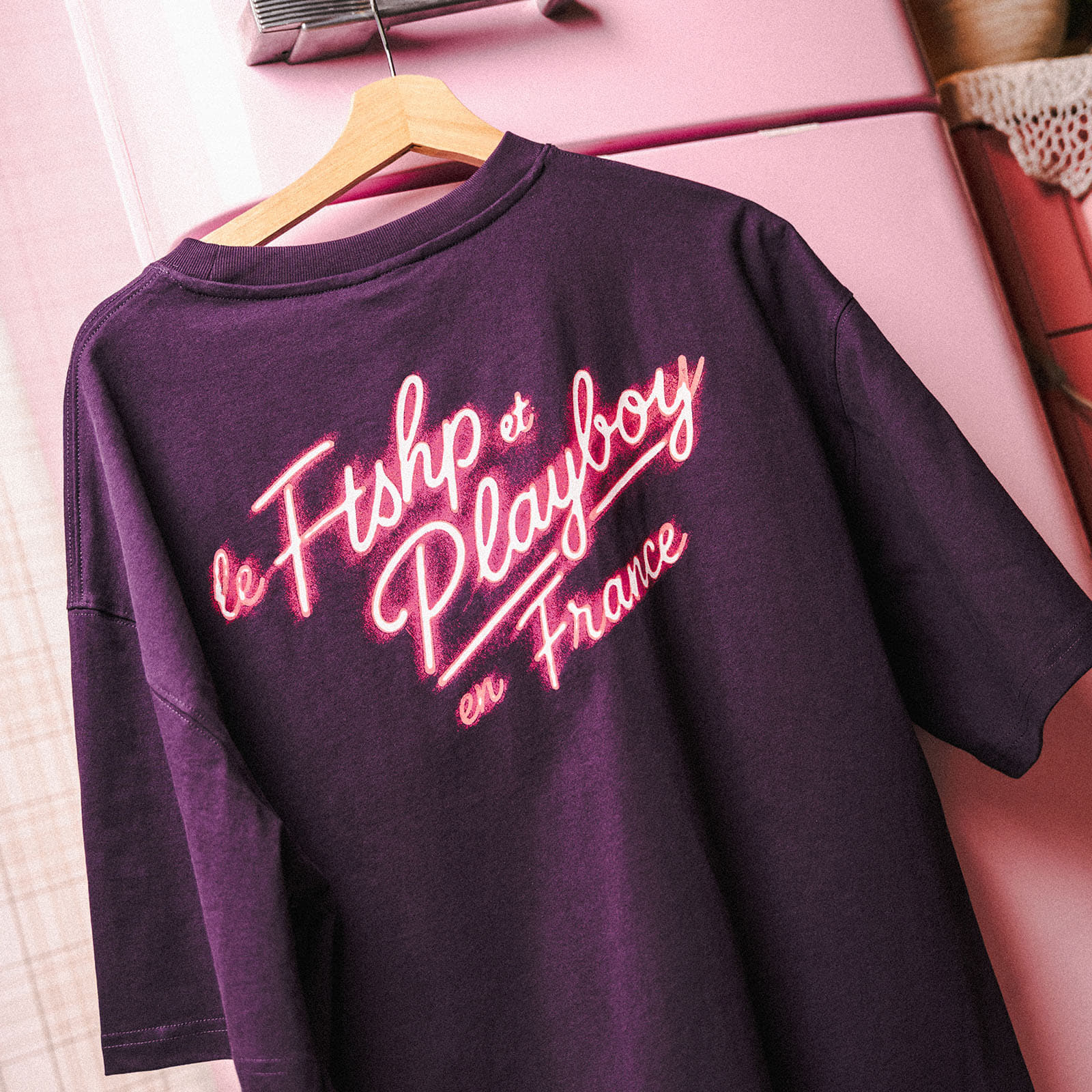 Magliette Playboy x FTSHP T-Shirt Smoking Girl UNISEX Deep Purple