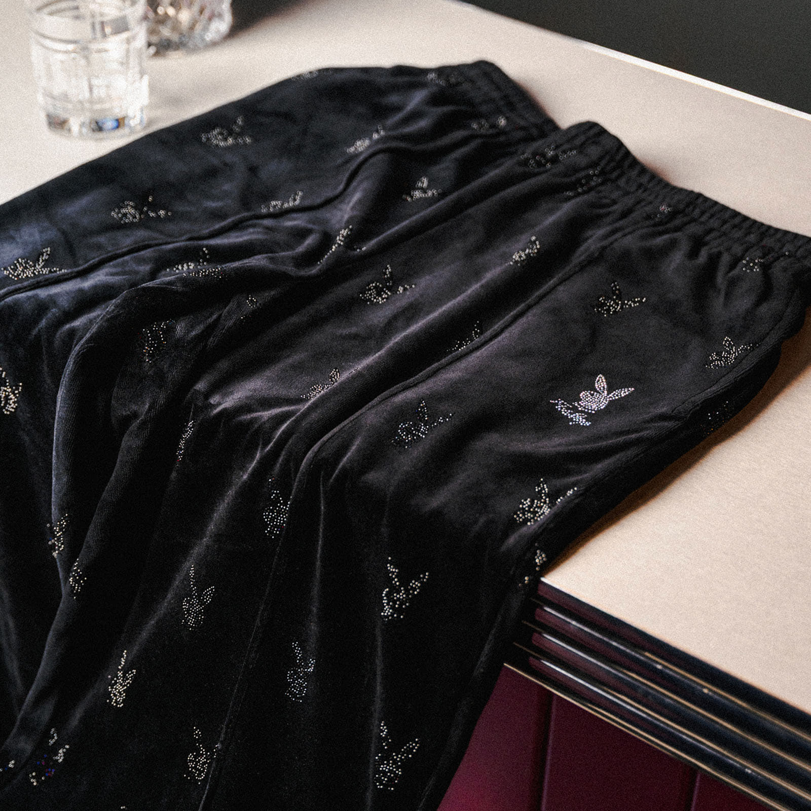 Ανδρικές φόρμες Playboy x FTSHP Velvet Sweatpants Black