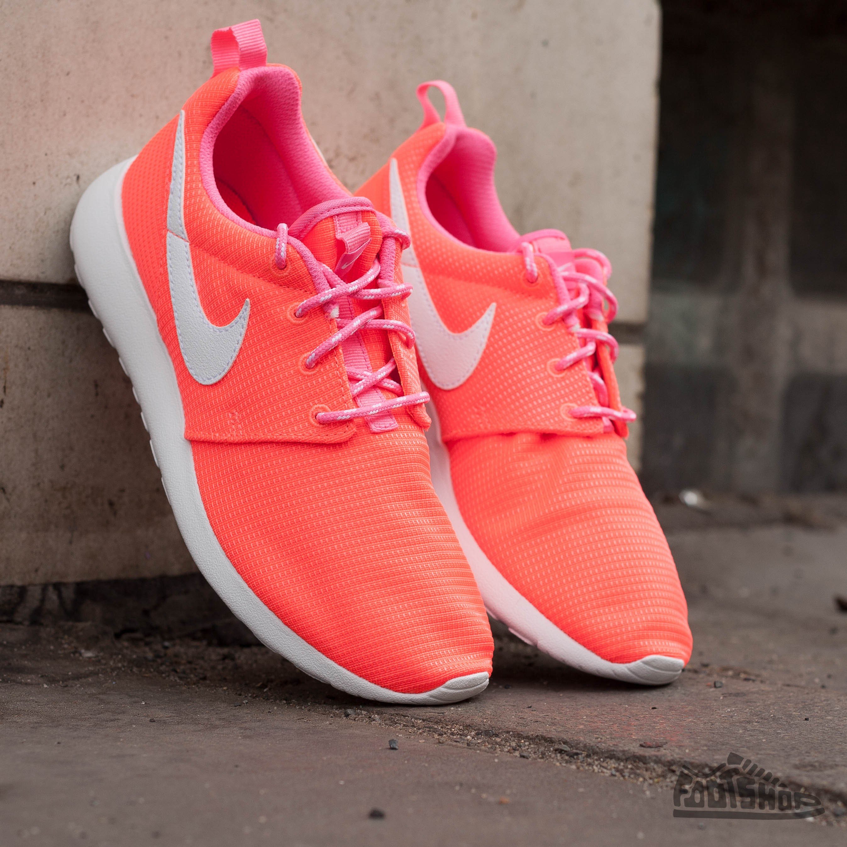 Women s shoes Nike Rosherun GS Lava Glow White Footshop