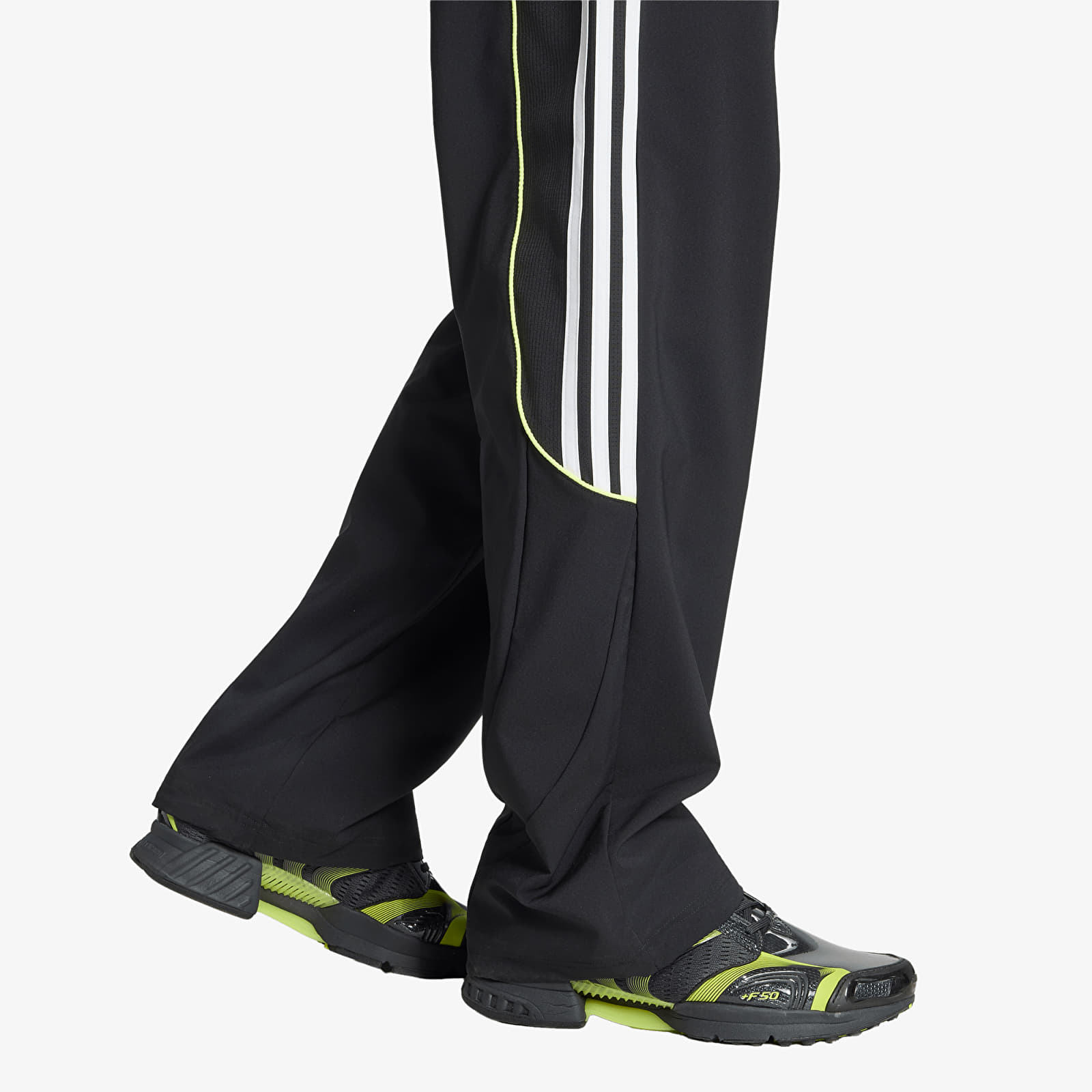 Сортивные штаны adidas Teamgeist 26 Trackpant Black/ White
