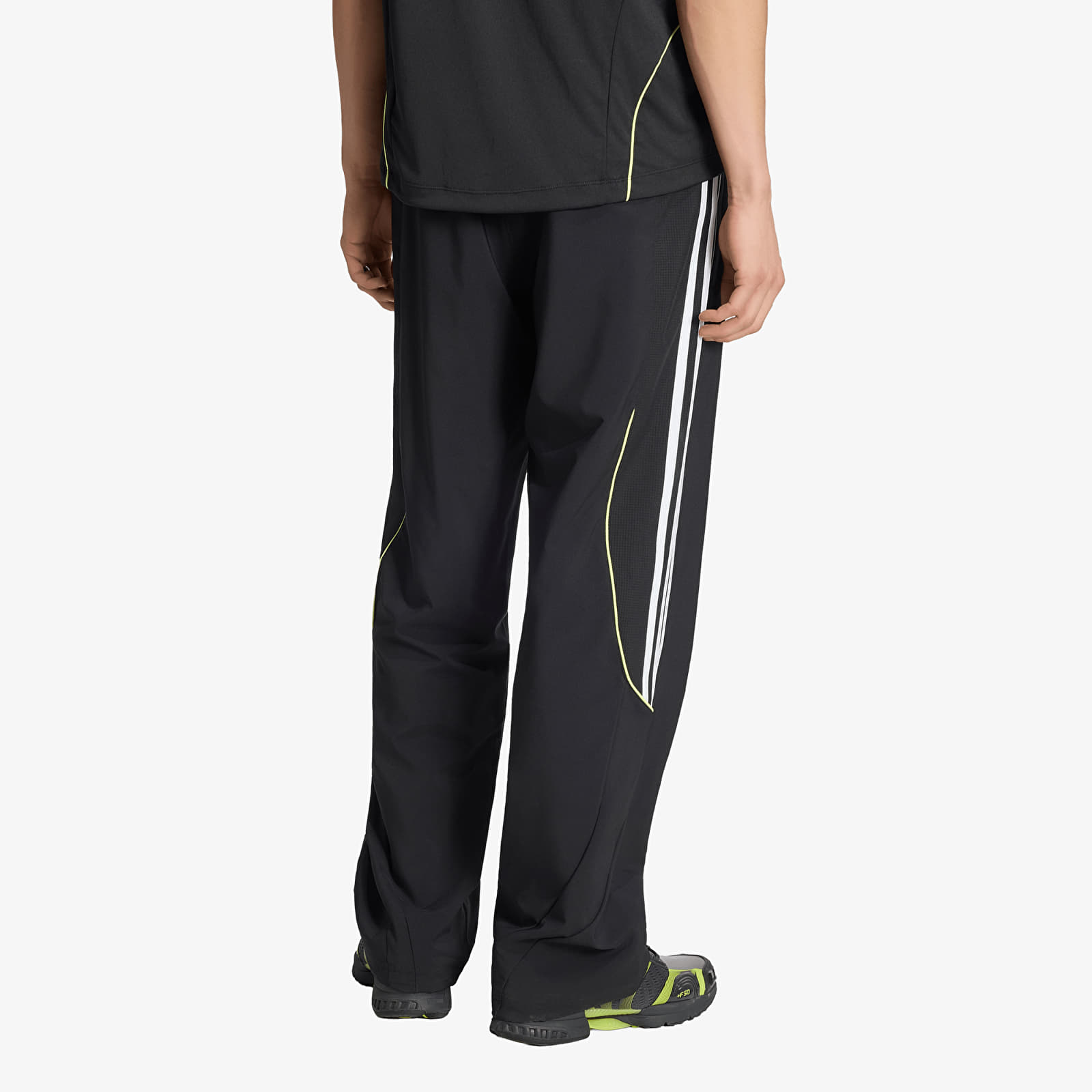 Сортивные штаны adidas Teamgeist 26 Trackpant Black/ White