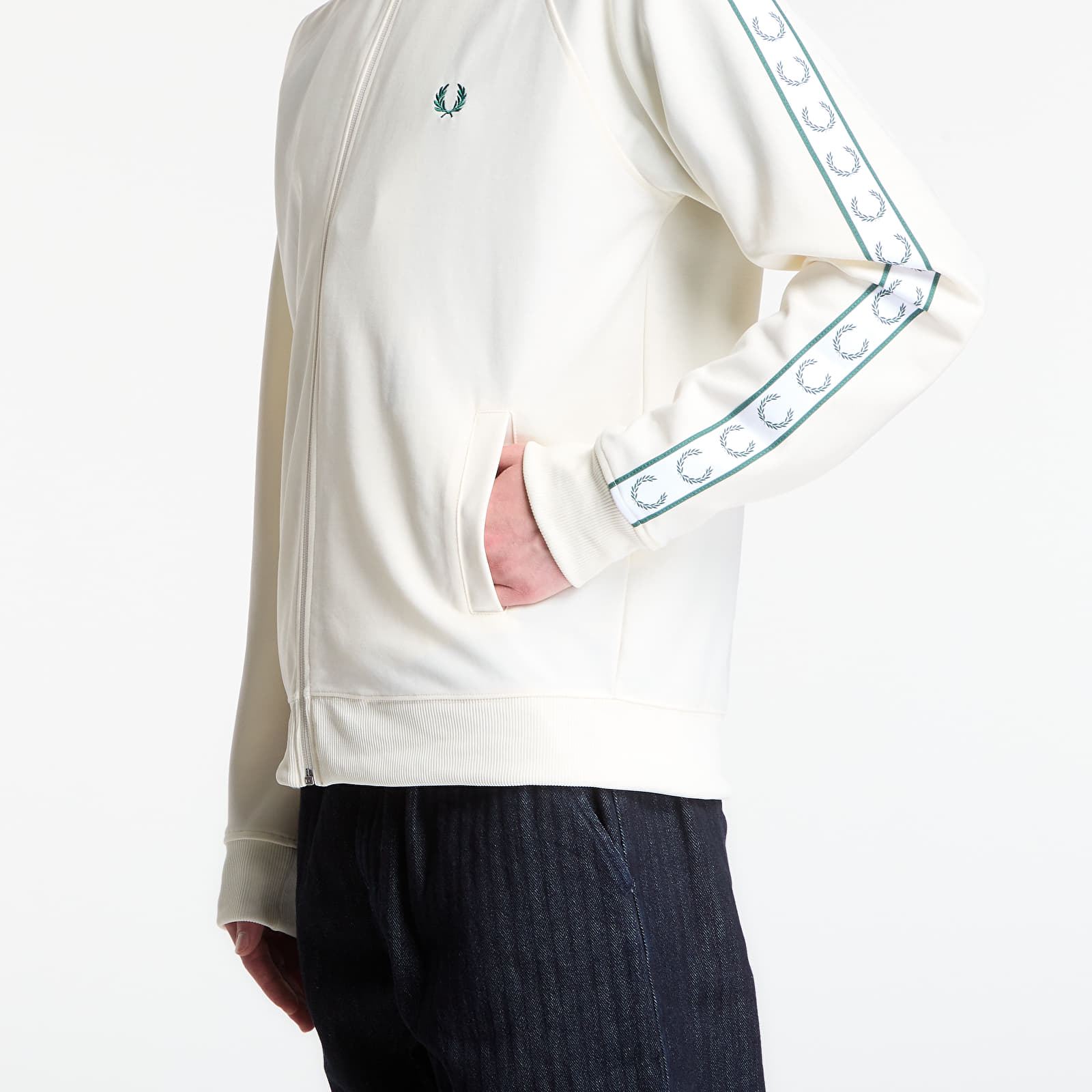 Куртки Fred Perry Contrast Tape Track Jacket Ecru