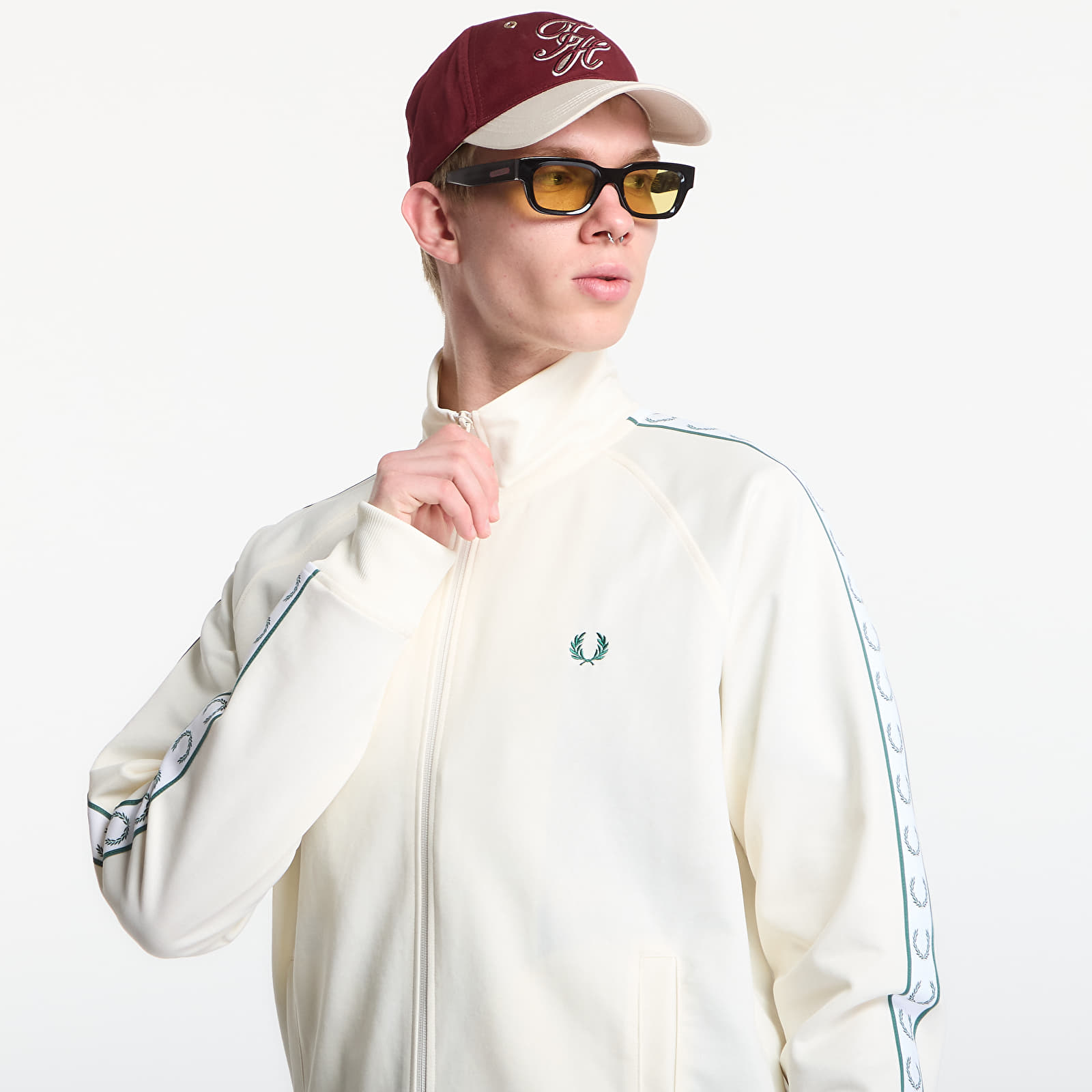 Куртки Fred Perry Contrast Tape Track Jacket Ecru