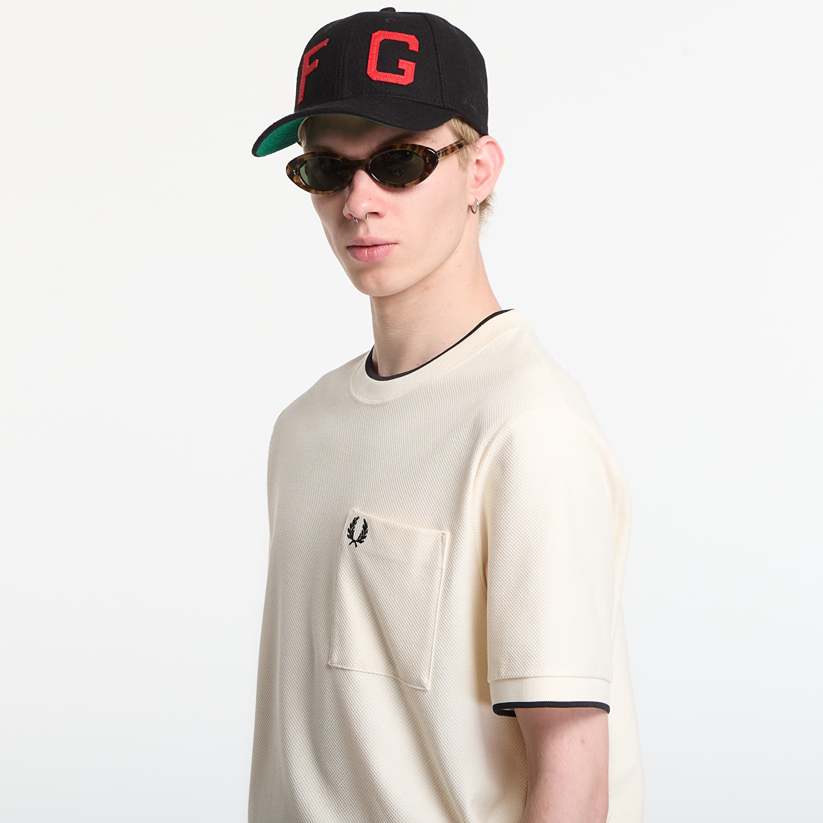T-shirts Fred Perry Pocket Detail Pique T-Shirt Ecru