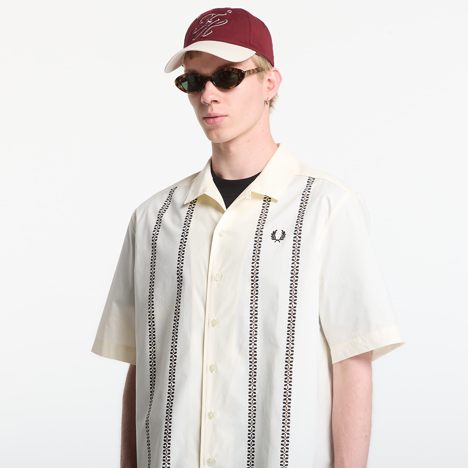 Skjorter Fred Perry Placement Print Revere Shirt Ecru