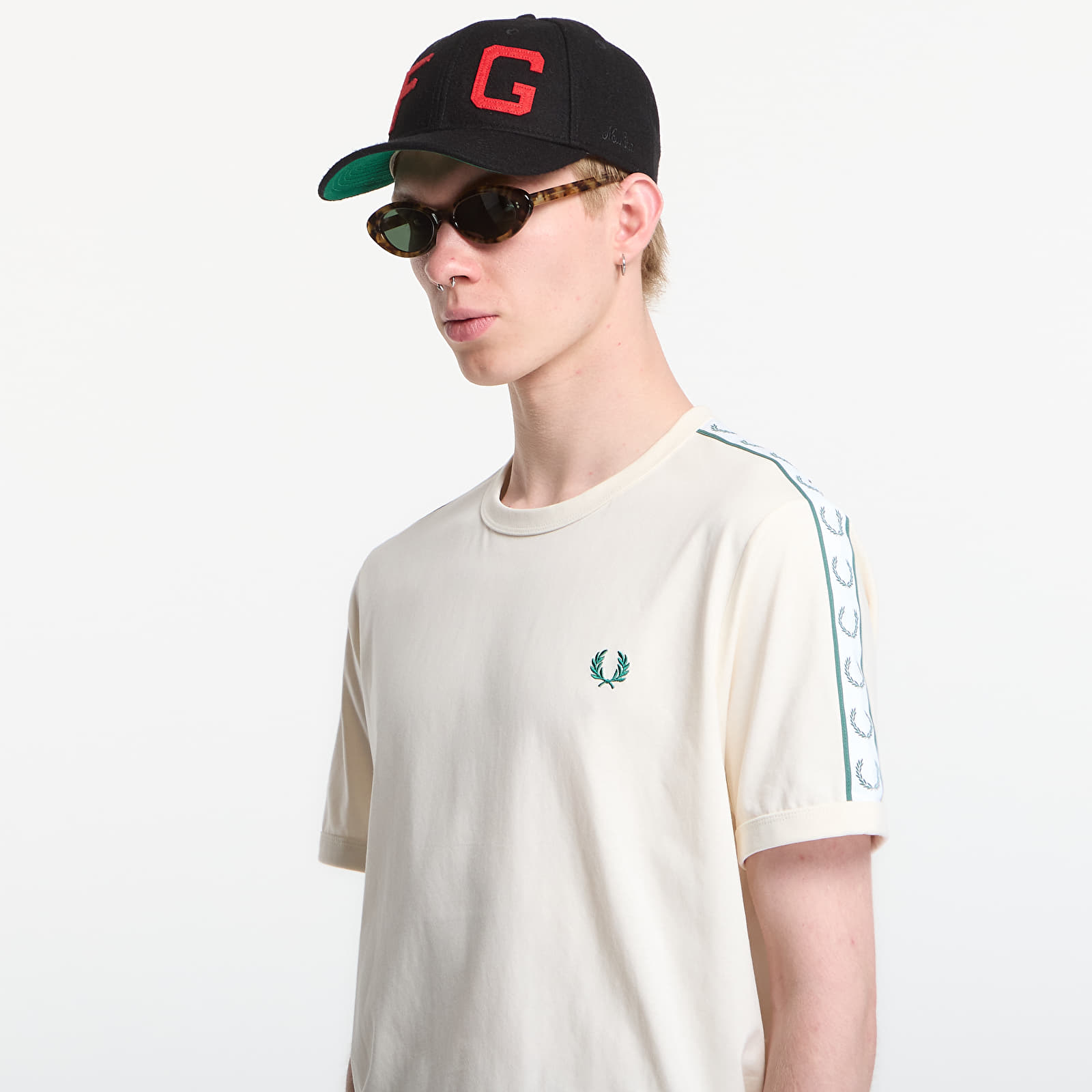 Men's T-shirts Fred Perry Contrast Tape Ringer T-Shirt Ecru
