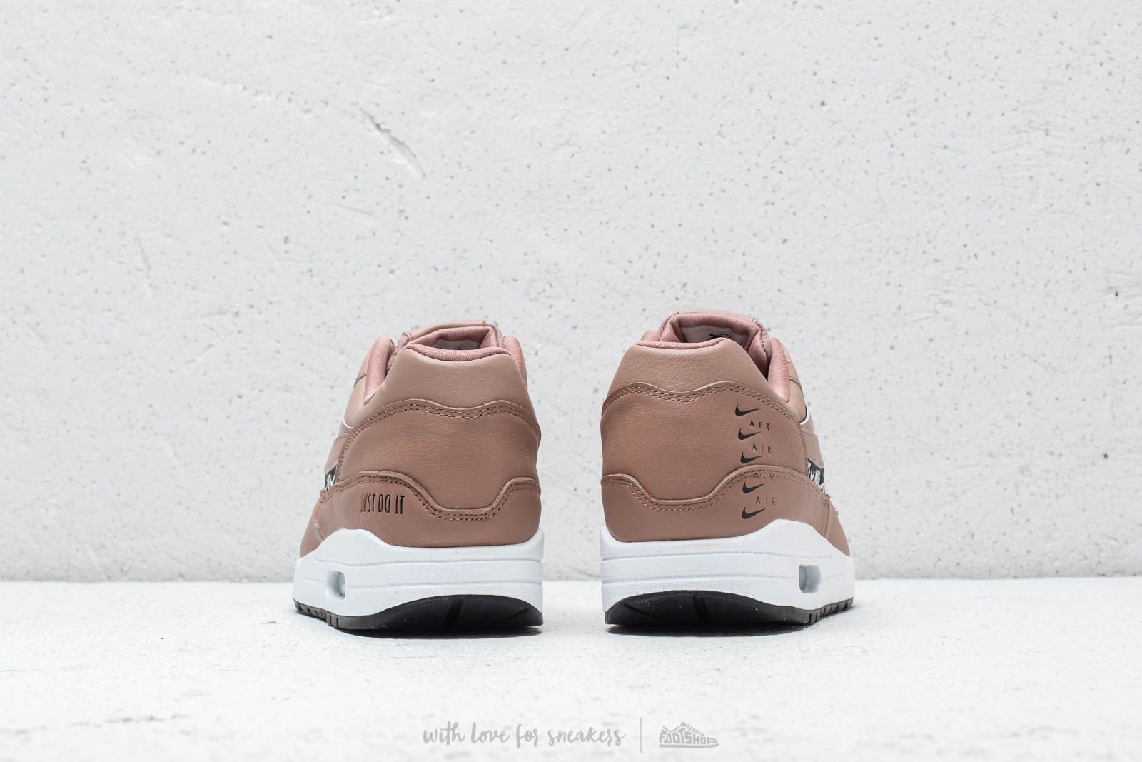 Women s shoes Nike Wmns Air Max 1 SE Desert Dust Desert Dust