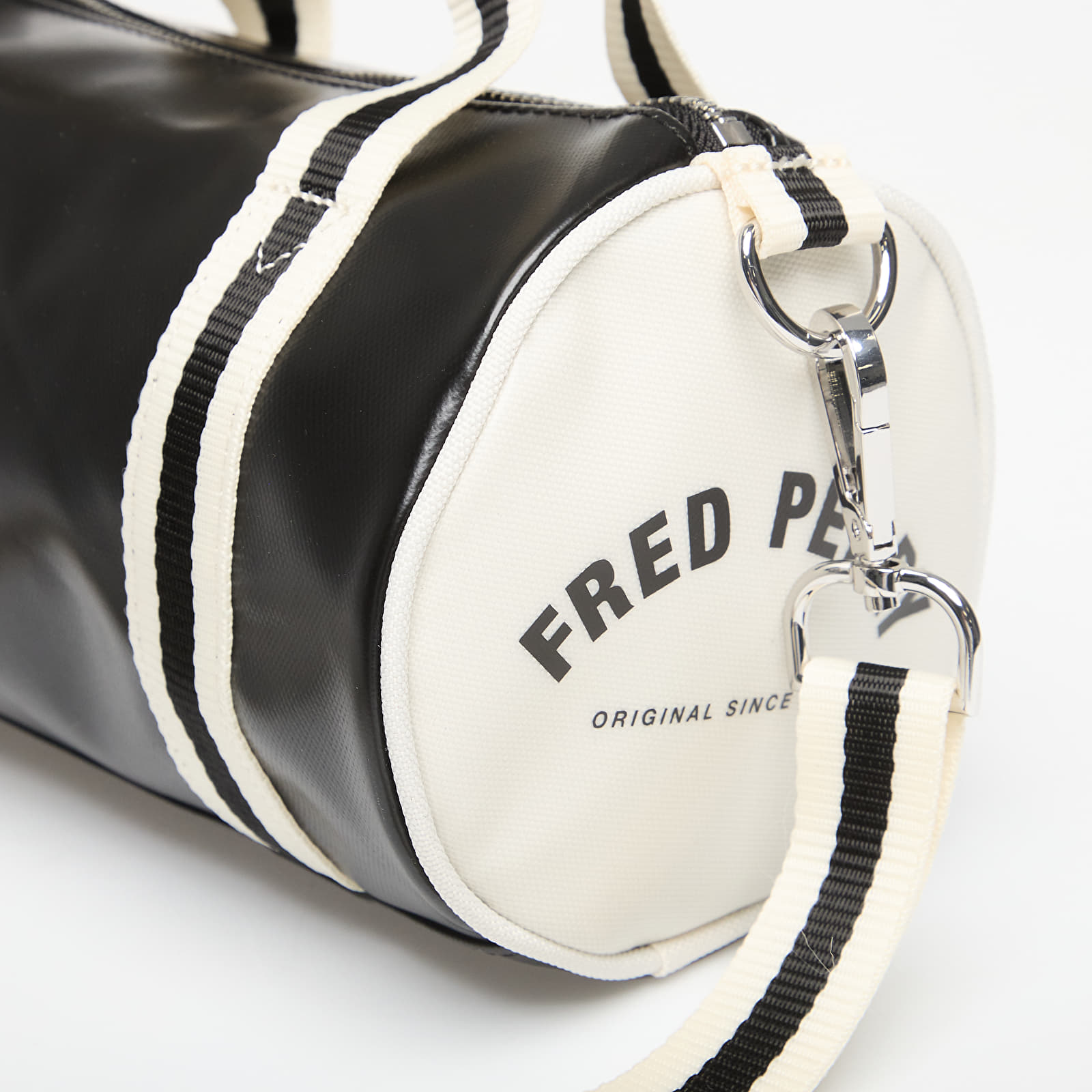 Crossbody-vesker Fred Perry Classic Mini Barrel Bag Black/ Ecru