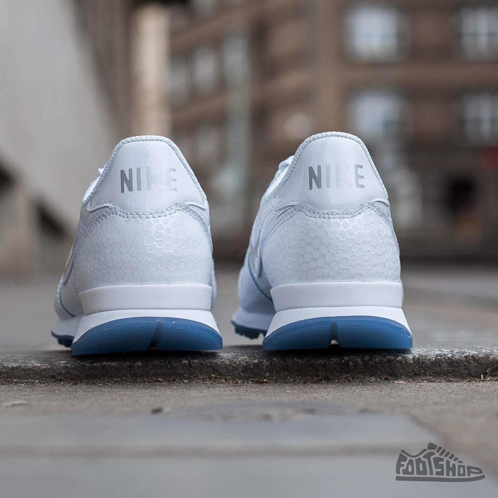 Nike internationalist light silver online