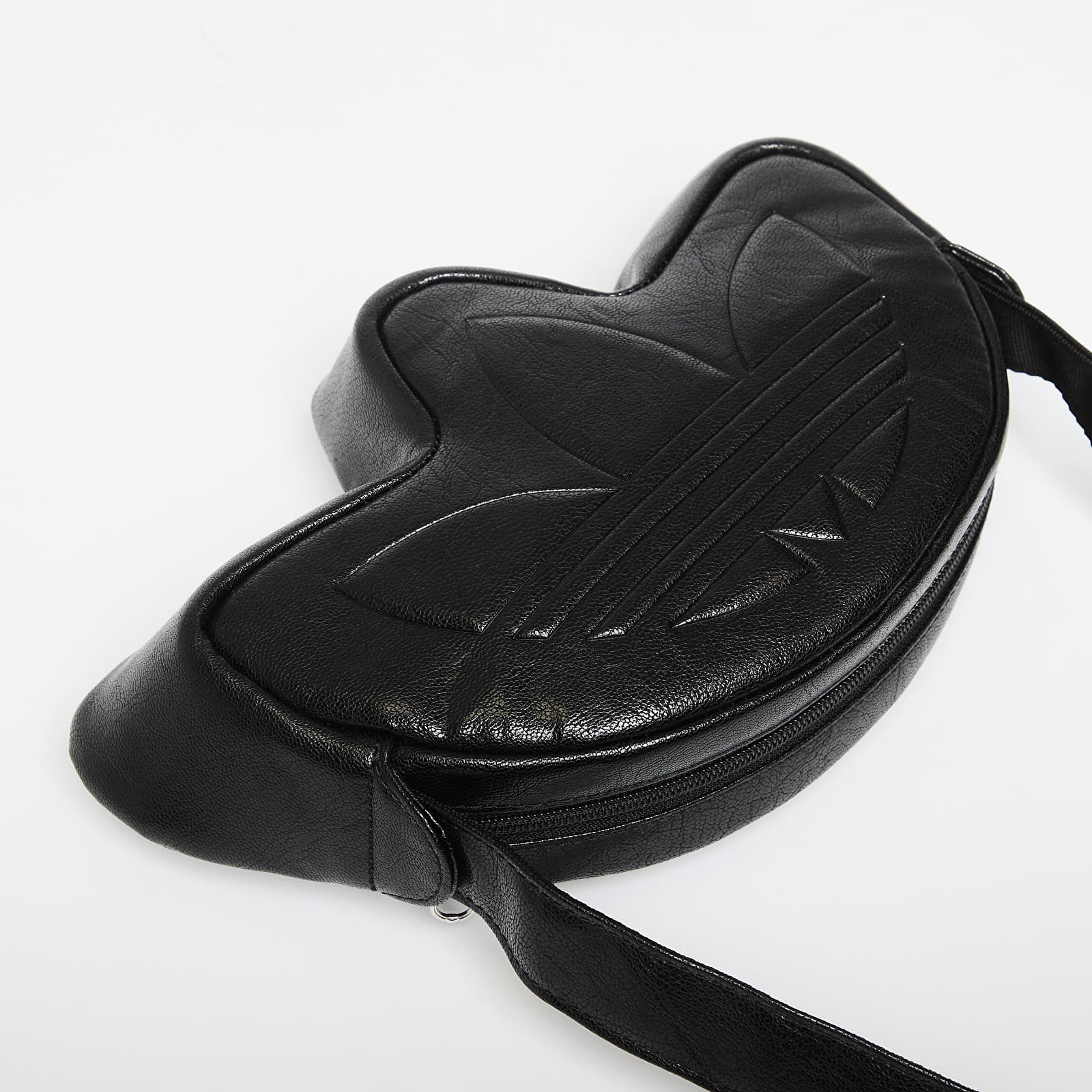 Чанти adidas Trefoil Bag Metallic Pu Black