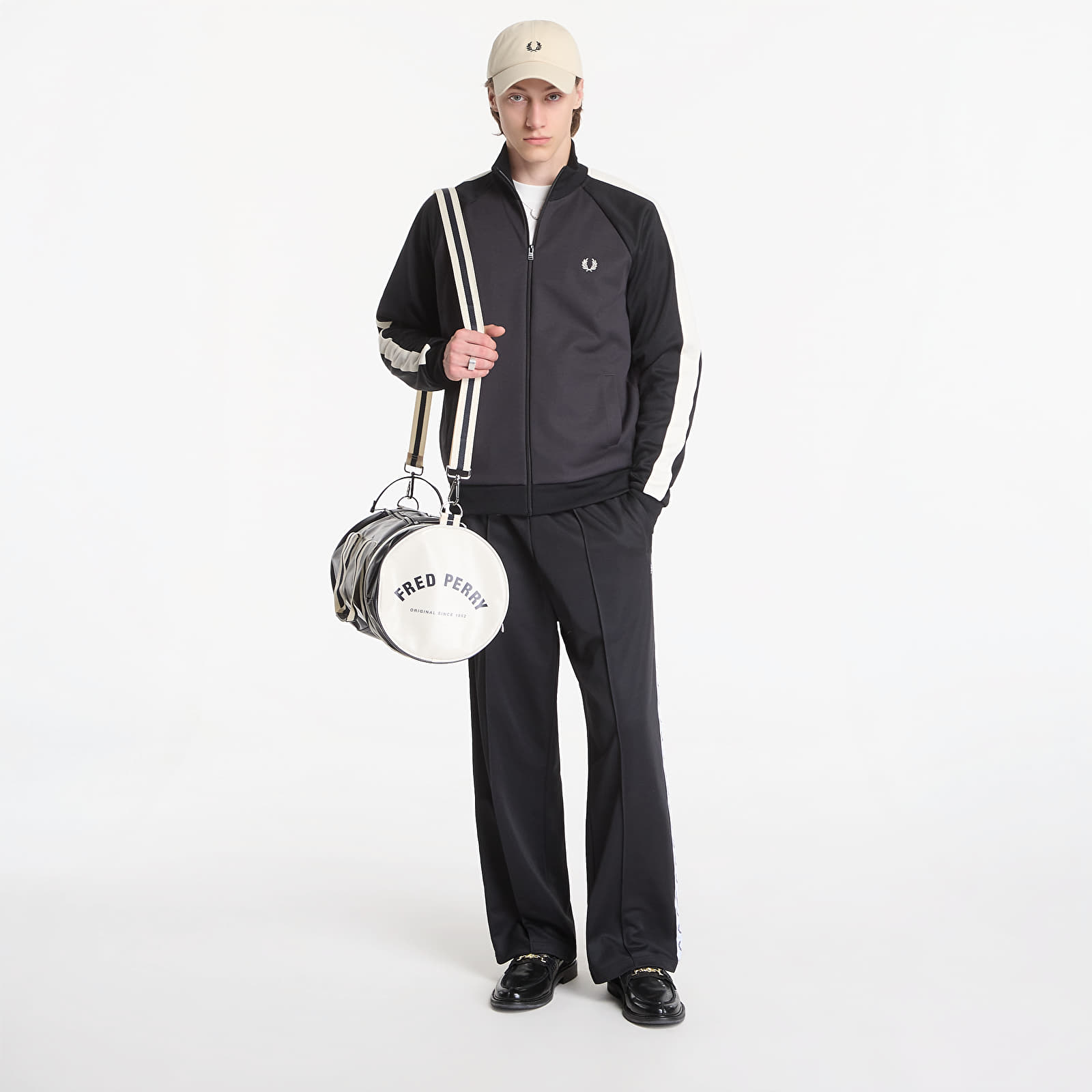 perry様3点 Fred Perry Contrast Sleeve Track Jacket Black | Footshop