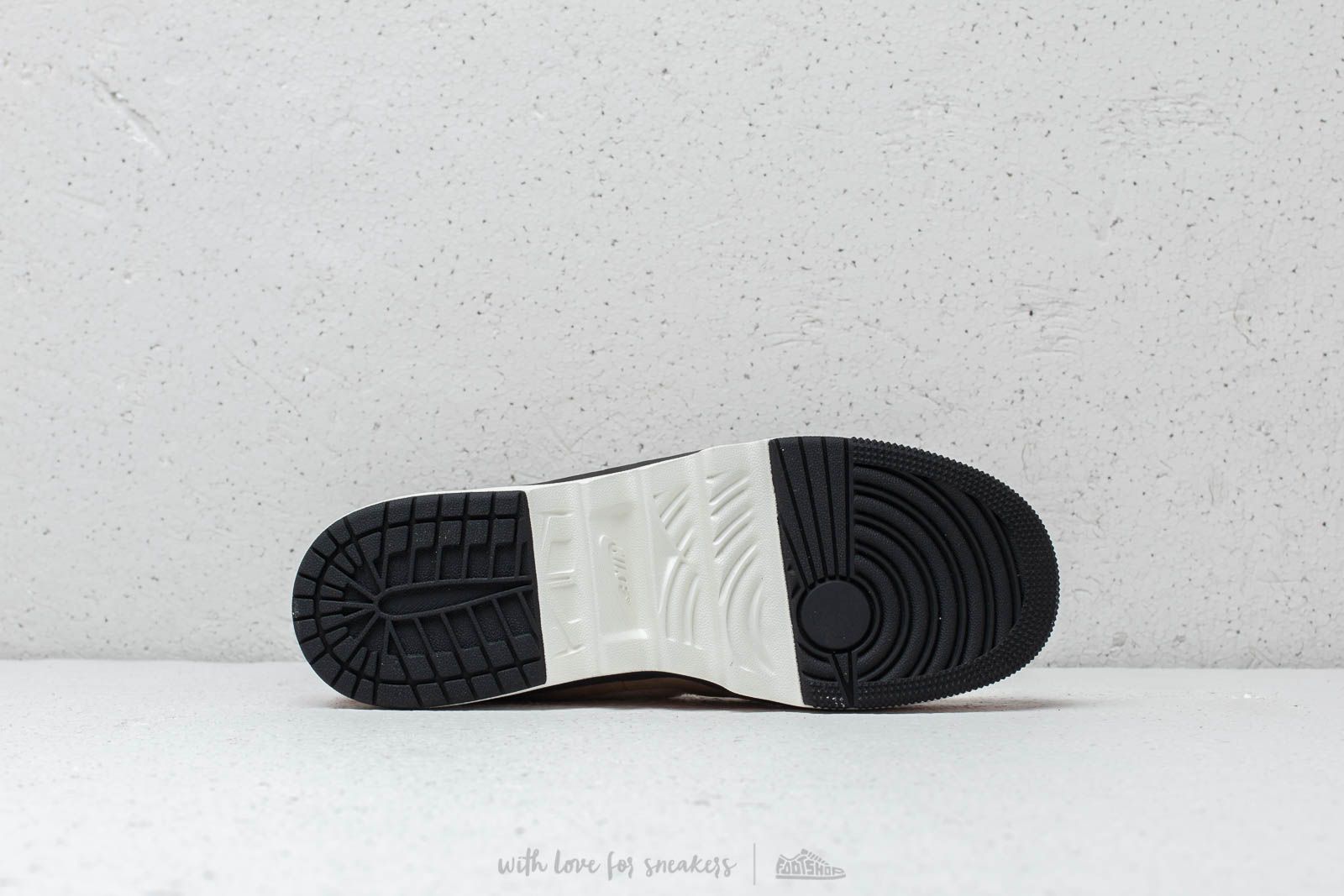 Dámské tenisky a boty Air Jordan 1 Jester XX Ut Pk Parachute Beige/ Black- Beach