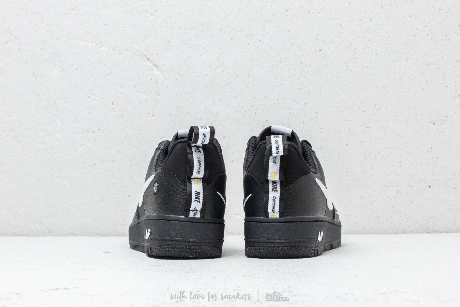 Yellow air force 1 07 best sale lv8 utility trainers