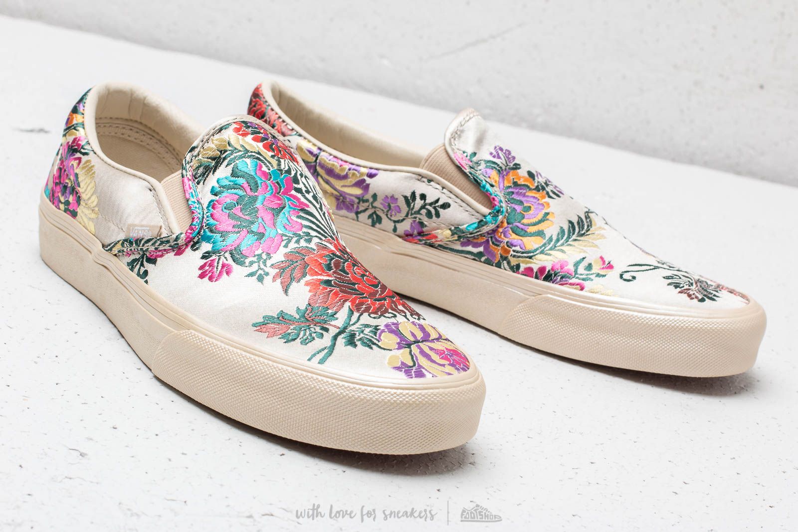 Vans slip on festival sale