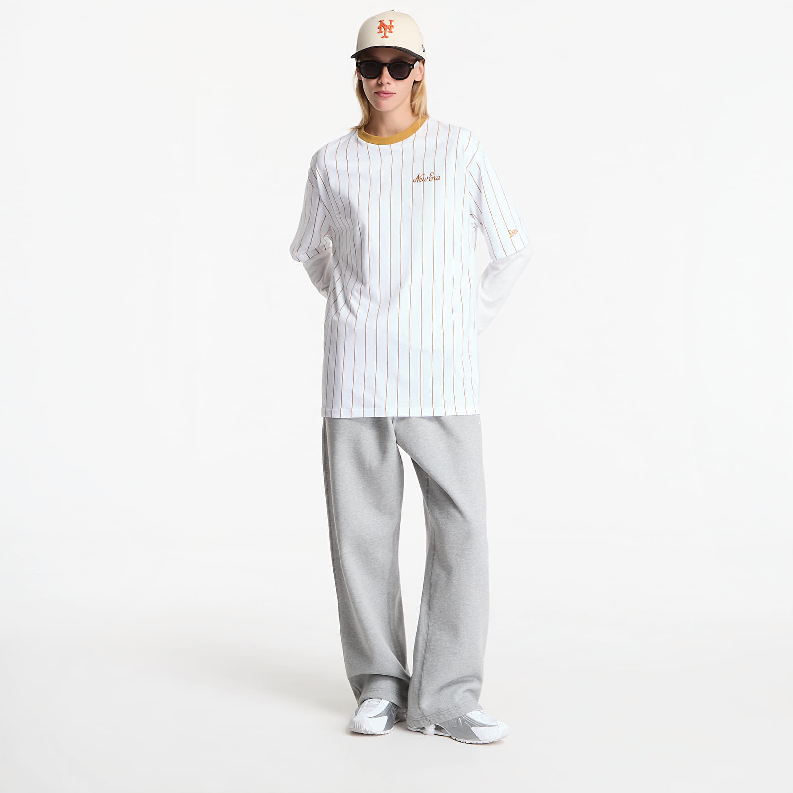 Männer T-Shirts New Era Pinstripe OS Tee UNISEX Optic White/ DOC