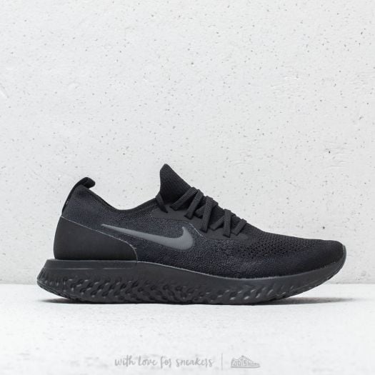Nike triple black epic react top