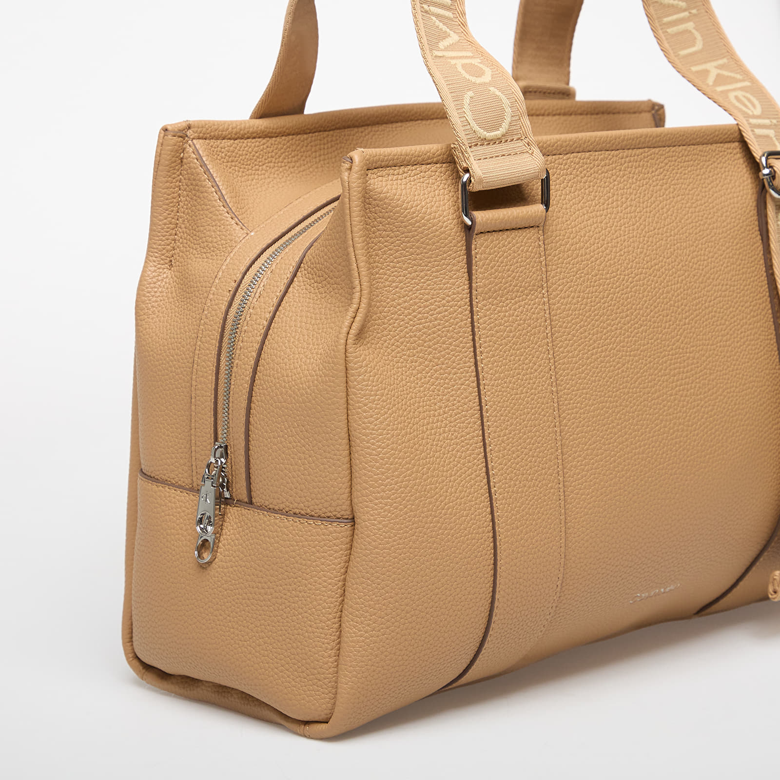 Дамски чанти Calvin Klein Webbing Adj Strap Tote Tannin