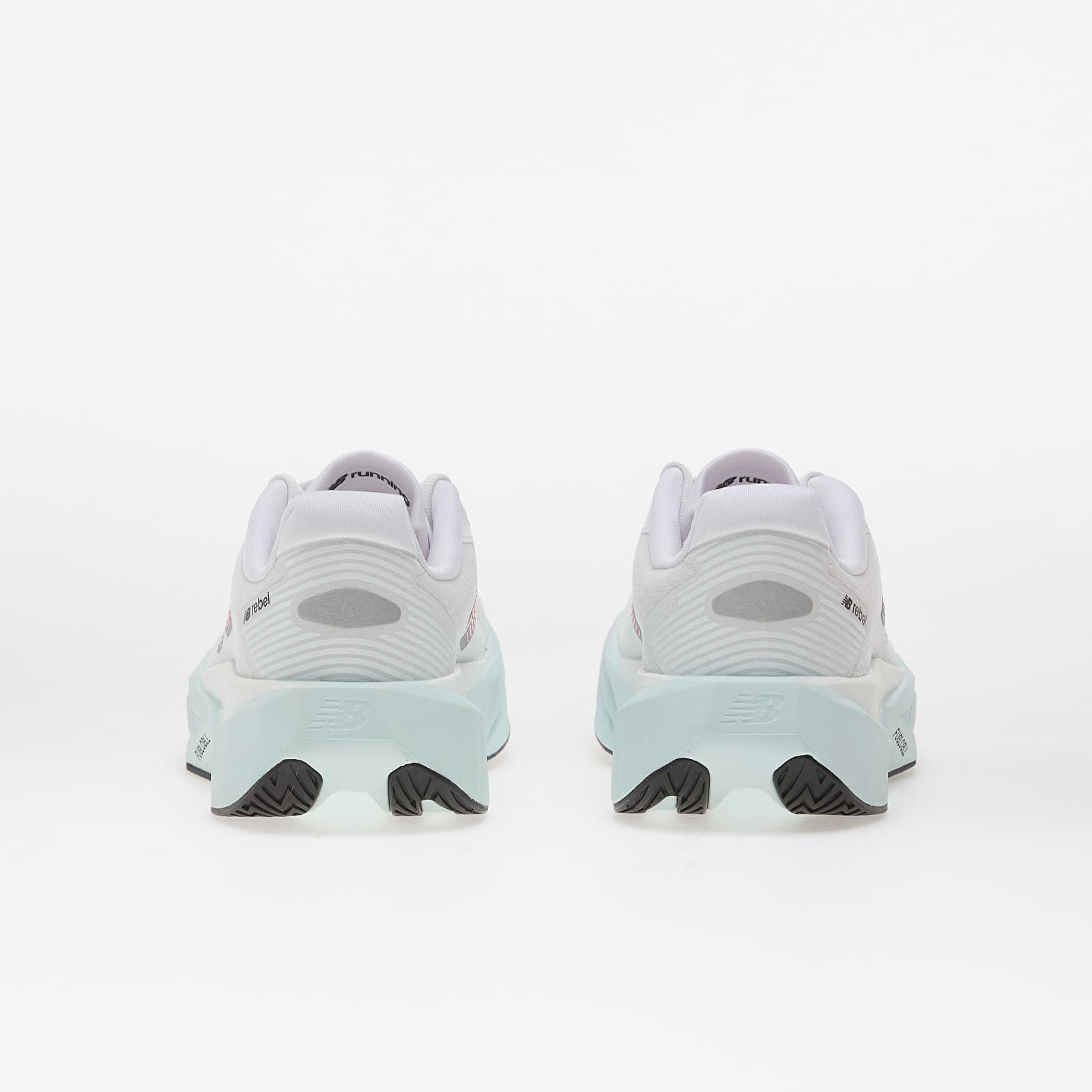 Chaussures et baskets femme New Balance Fuel Cell Rebel v5 White/ Pink Heat/ Glint Blue