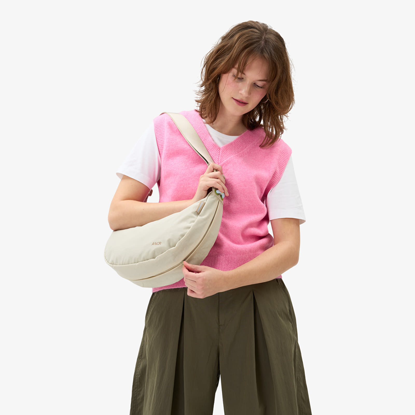 Мужские сумки через плечо AEVOR Sling Bag Off-White