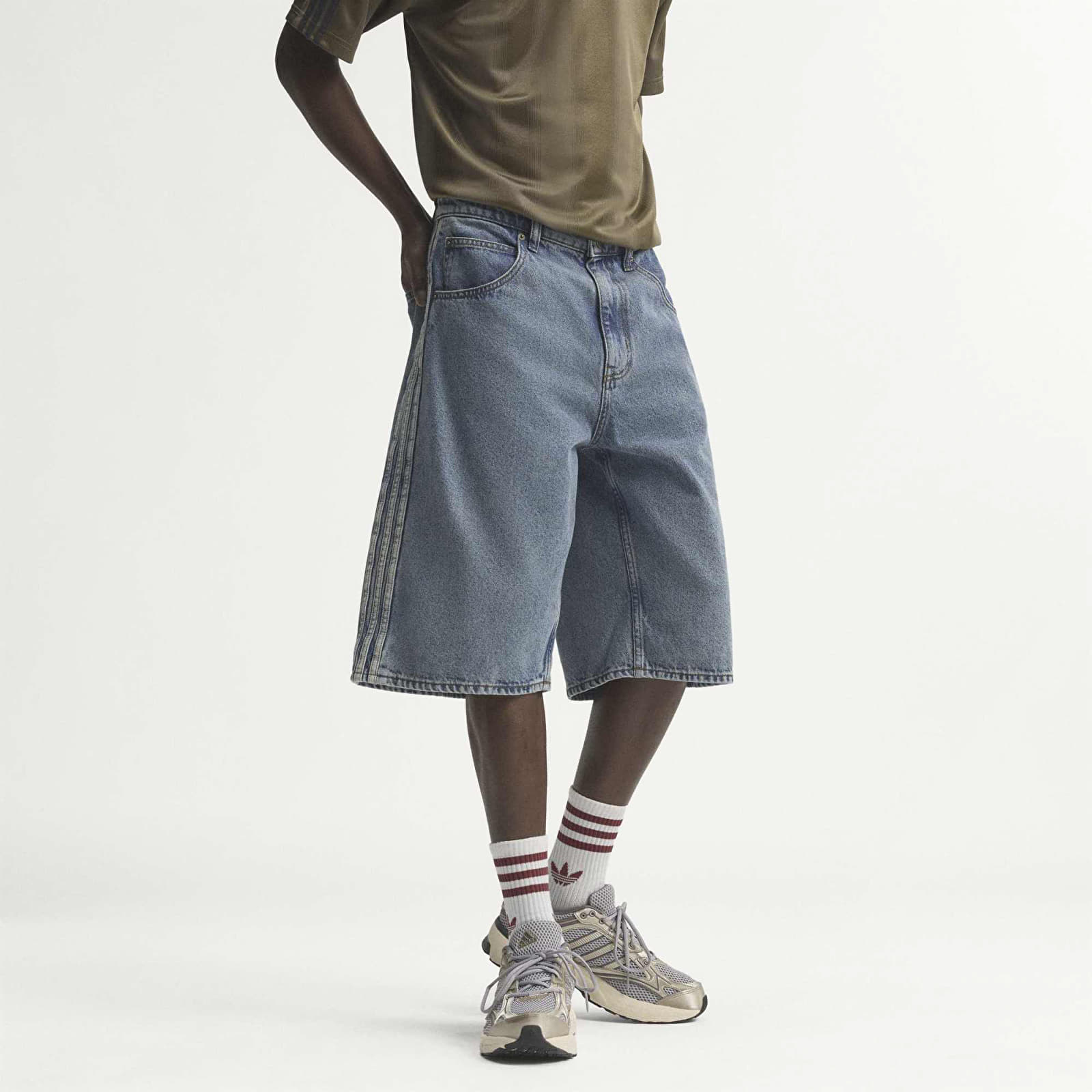 Kurzhosen adidas Firebird Adicolor Denim Jorts Mid-rise Straight Leg Worn Blue Denim