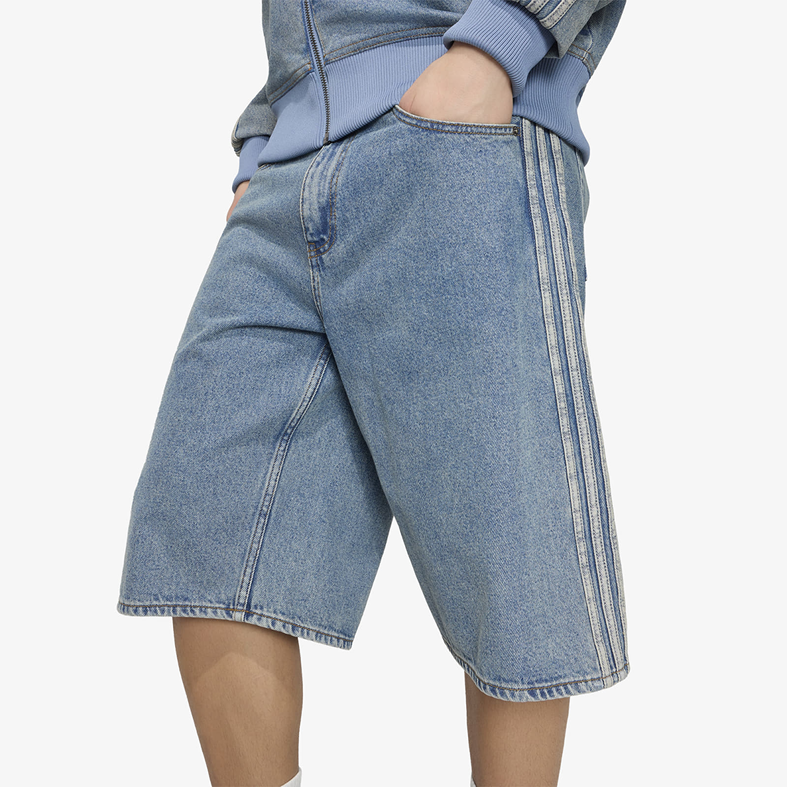 Kurzhosen adidas Firebird Adicolor Denim Jorts Mid-rise Straight Leg Worn Blue Denim