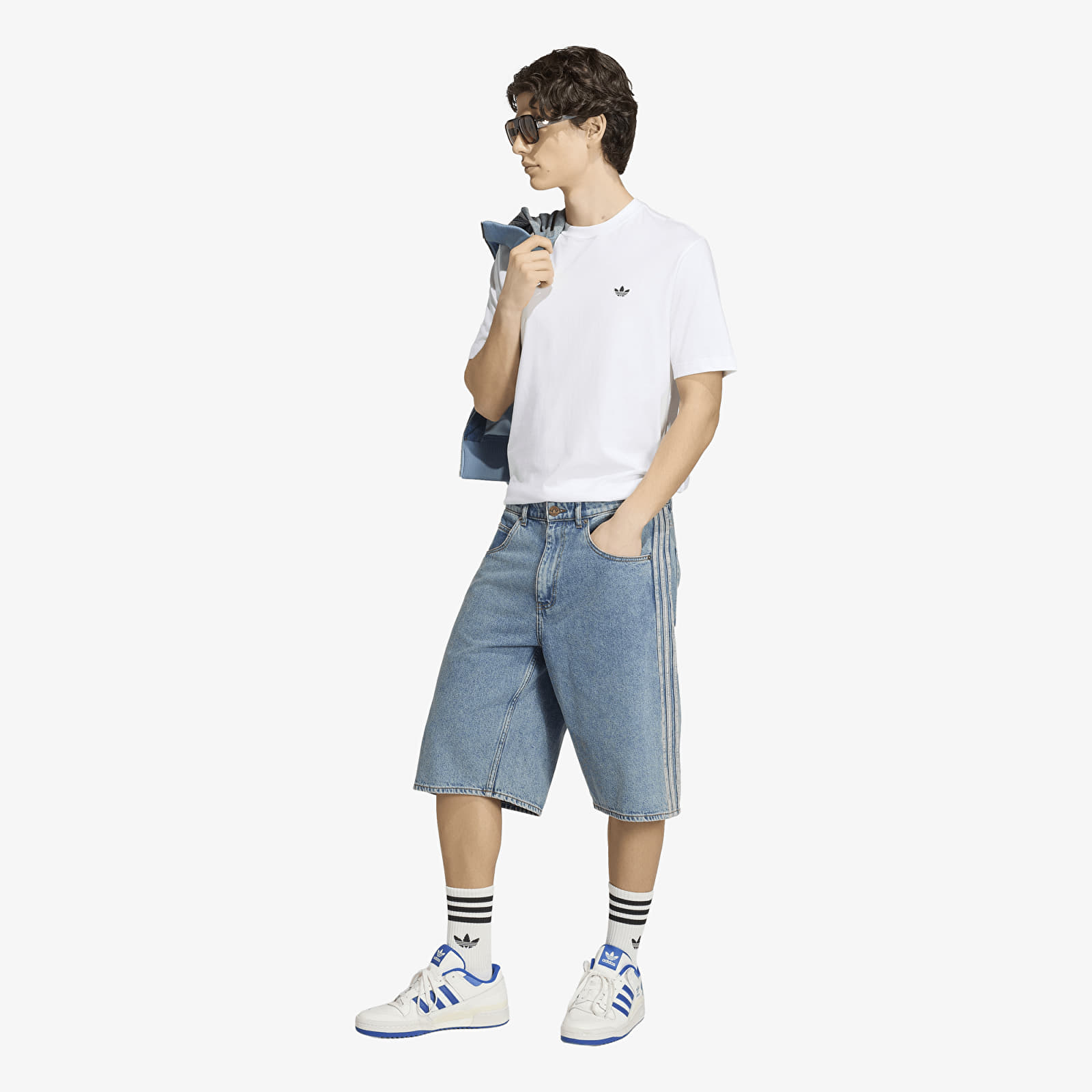 Kurzhosen adidas Firebird Adicolor Denim Jorts Mid-rise Straight Leg Worn Blue Denim