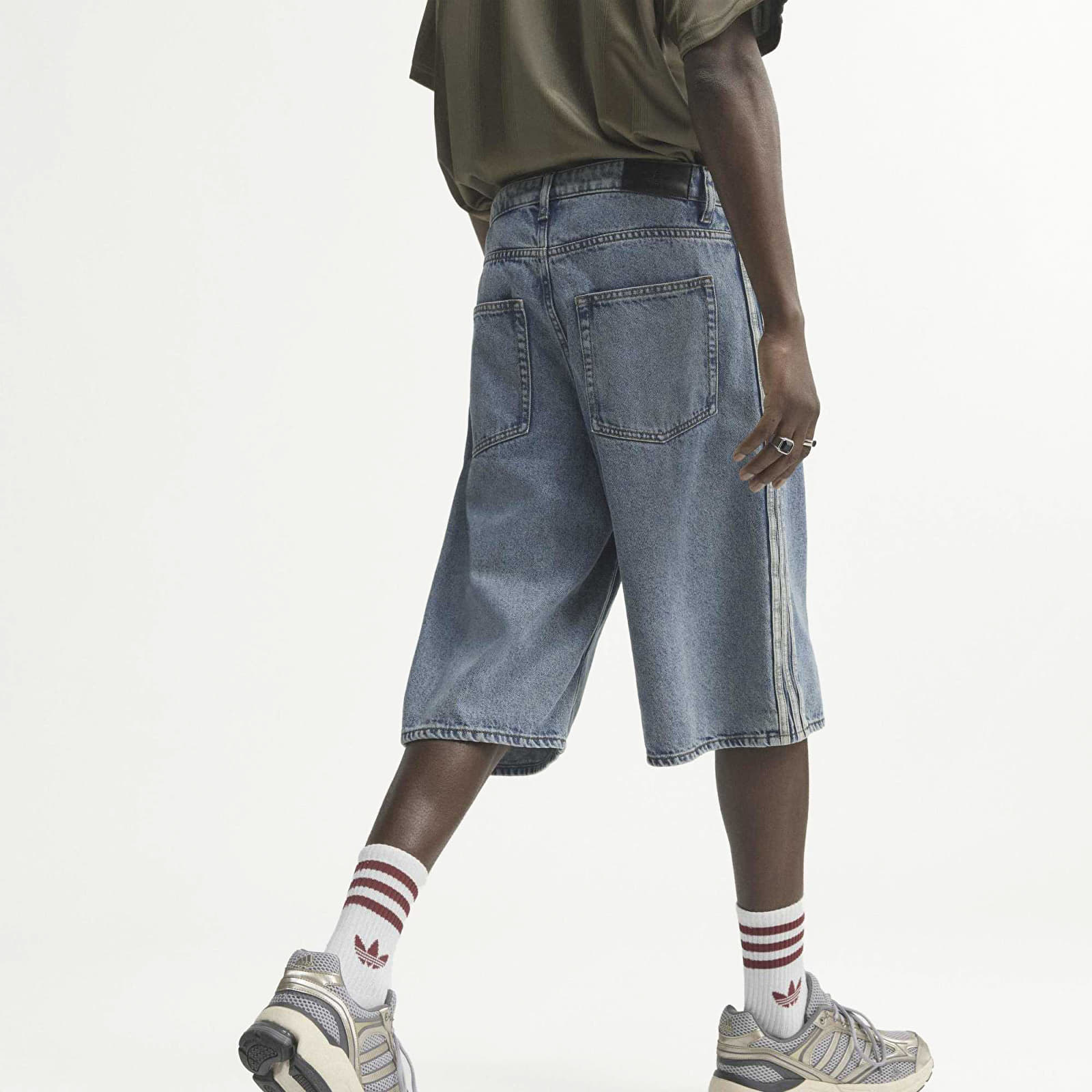 Kurzhosen adidas Firebird Adicolor Denim Jorts Mid-rise Straight Leg Worn Blue Denim