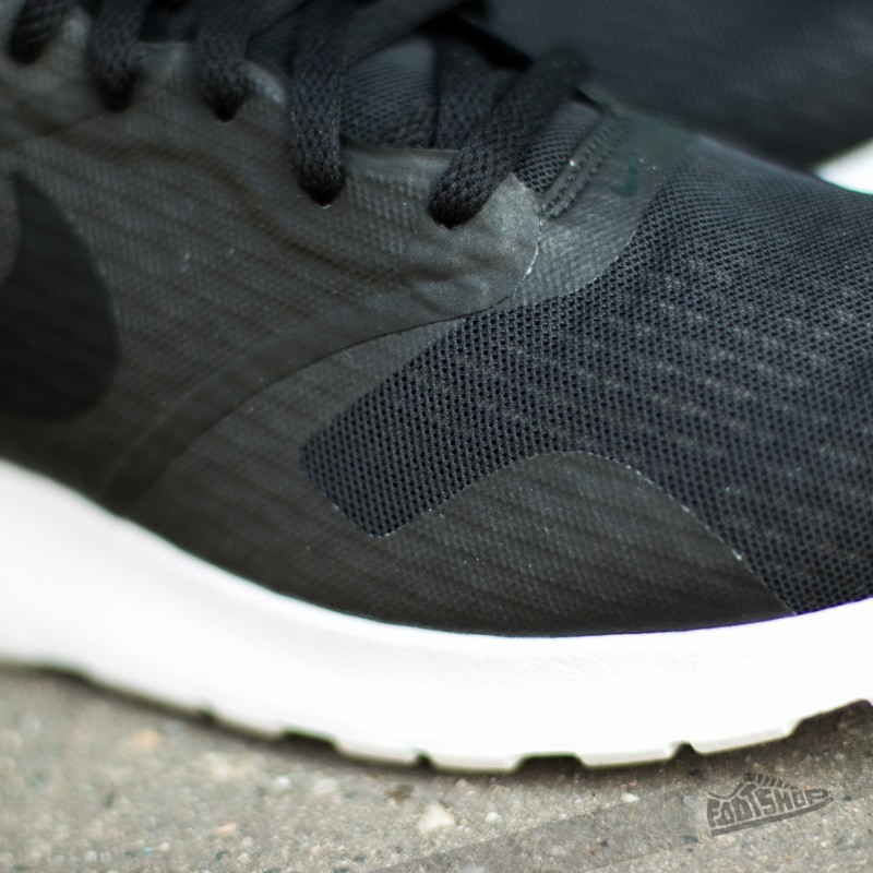 Nike sales tavas essential