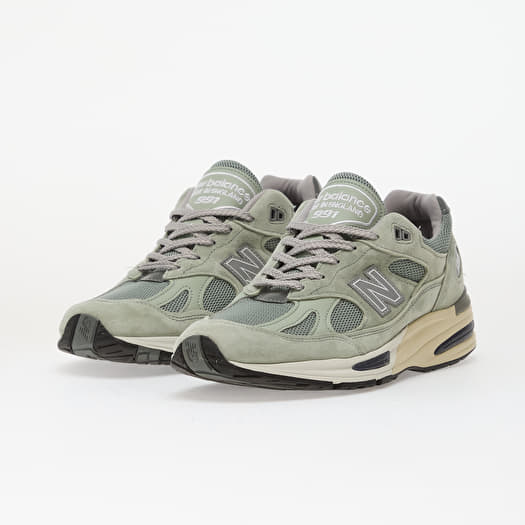 New Balance 991 Olive Green and Gray Suede Athletic Shoes New Balance 991 V2 Made in UK in Green | SVD USA main image 2
