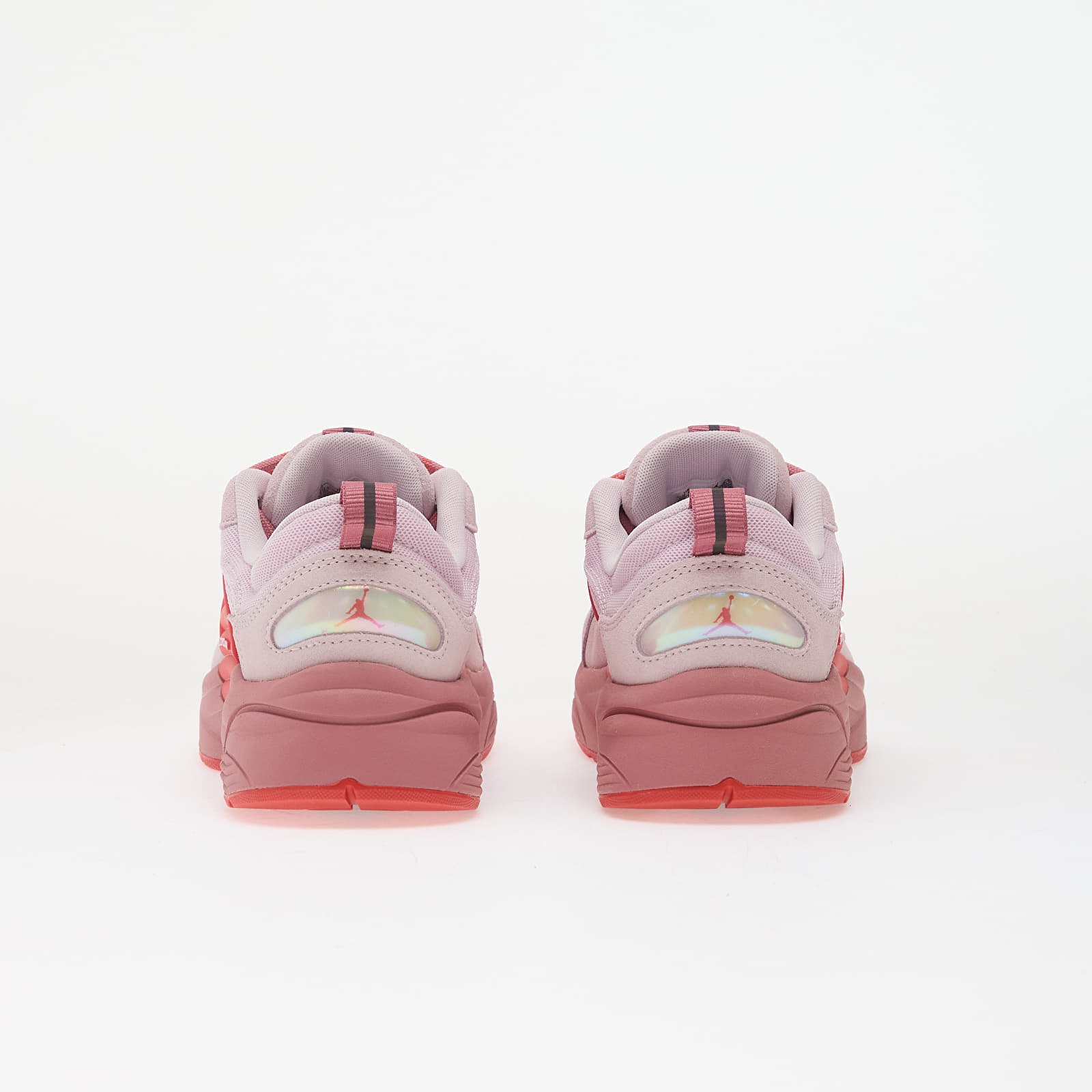 Naisten kengät Jordan Trunner O/S Regal Pink/ Track Red-Desert Berry