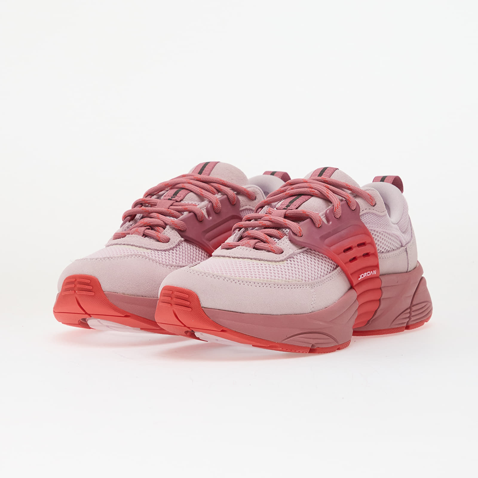 Naisten kengät Jordan Trunner O/S Regal Pink/ Track Red-Desert Berry