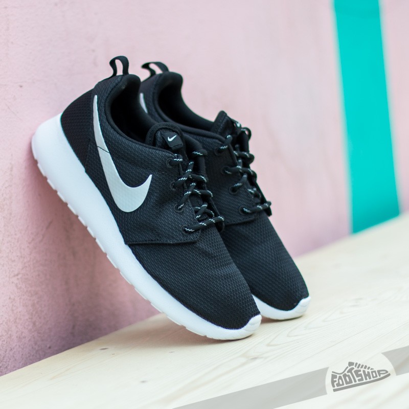Dámské boty Nike WMNS Rosherun Black/Mettalic Platinum-White