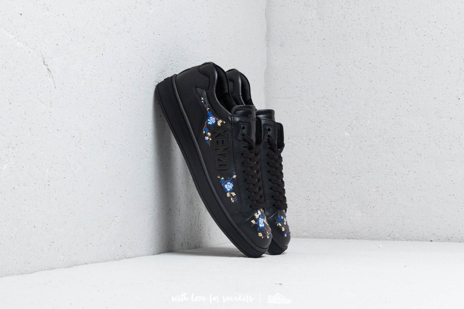 Dámské tenisky a boty Kenzo Tennix Sneakers Flowers E Black