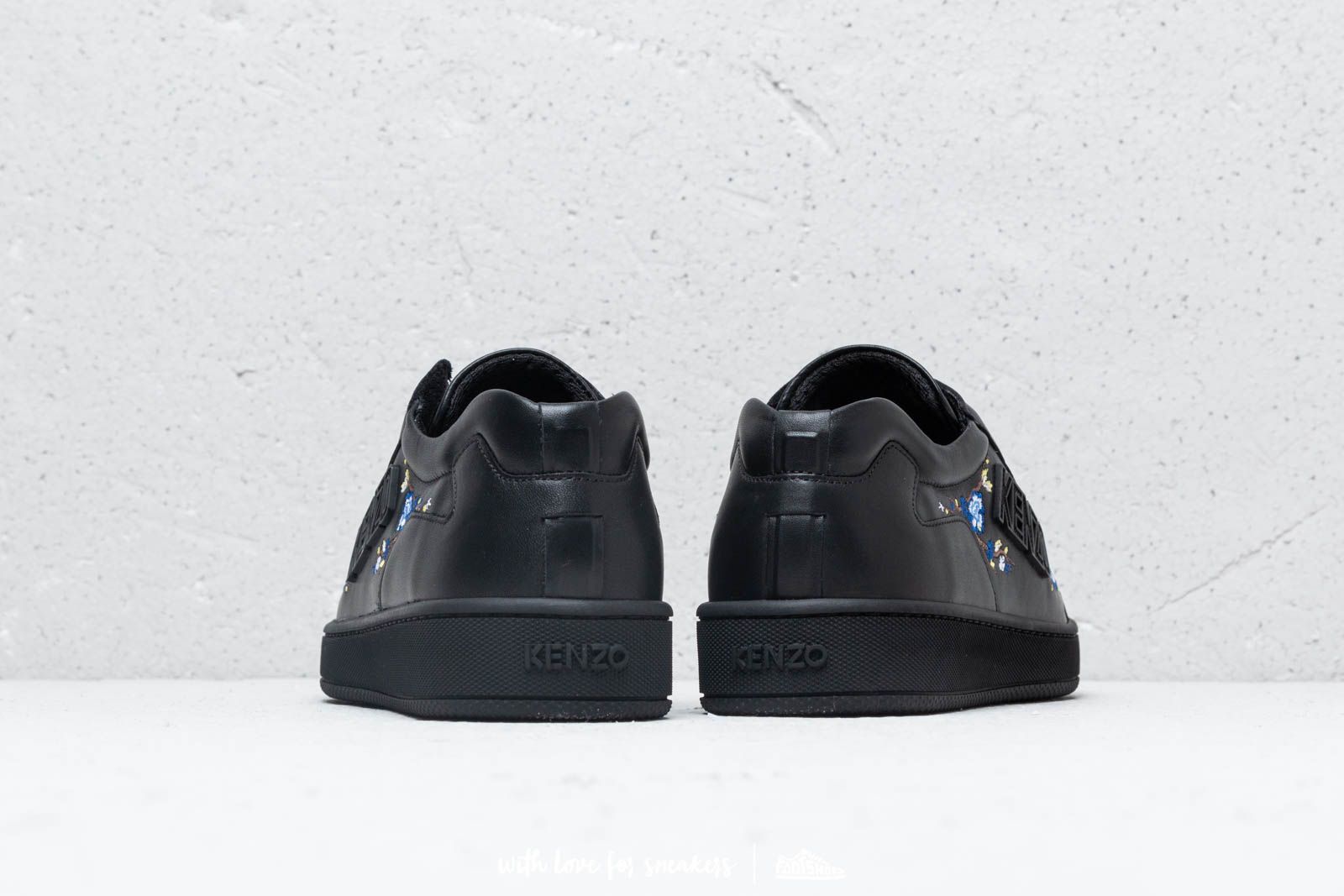 Dámské tenisky a boty Kenzo Tennix Sneakers Flowers E Black