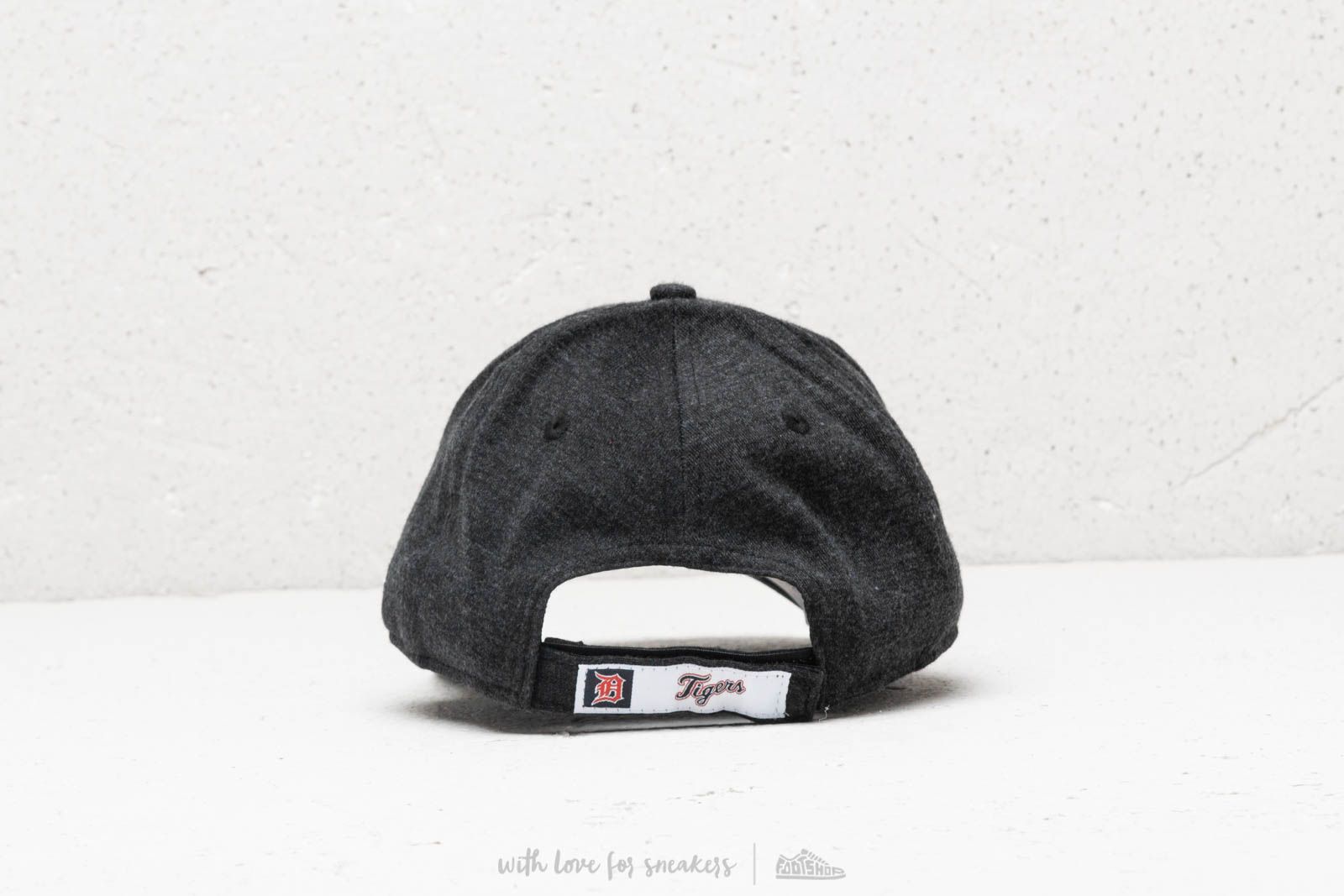Sapkák New Era 9Forty MLB Detroit Tigers Winterised Dark Grey/ Orange