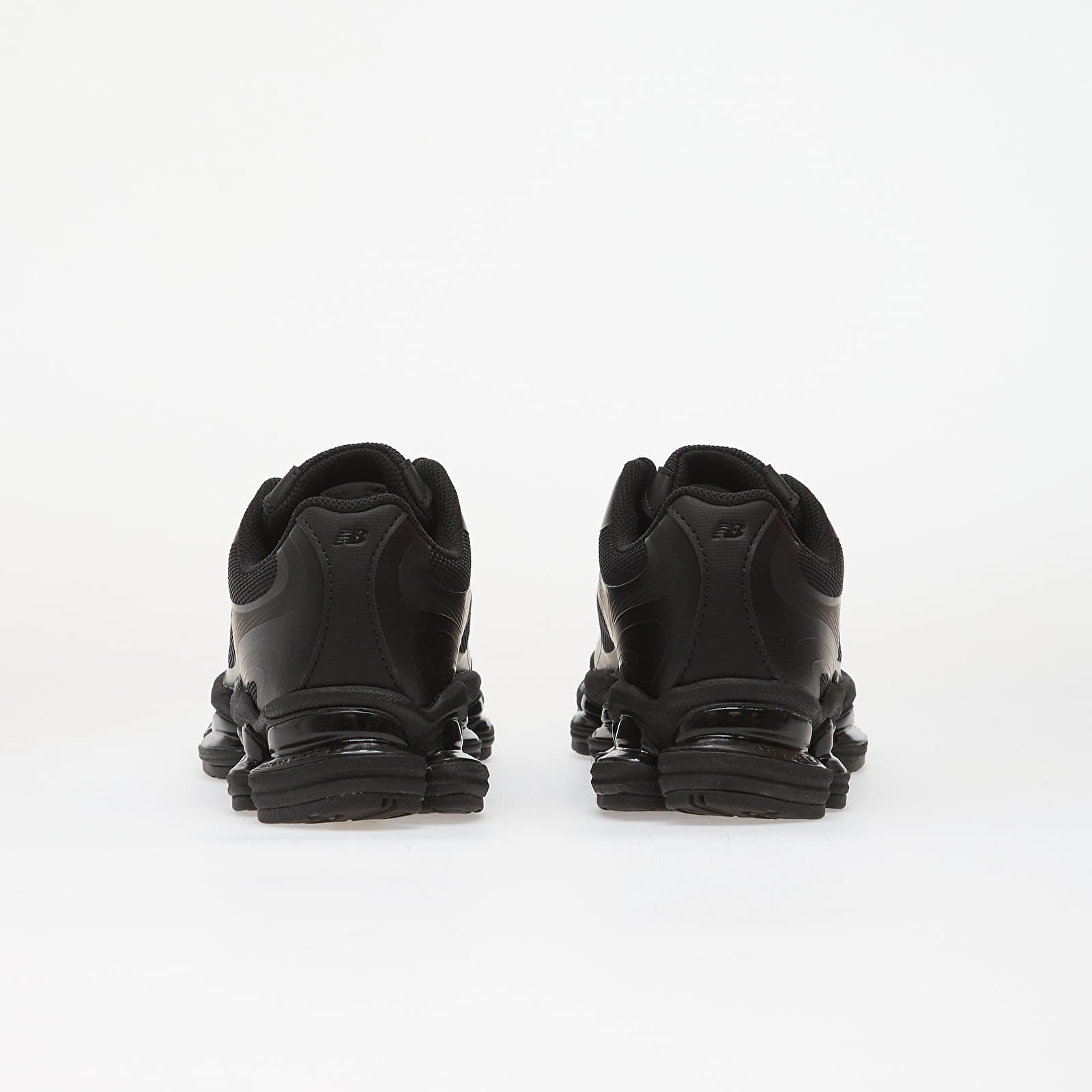 Chaussures et baskets homme New Balance 2000 Black/ White