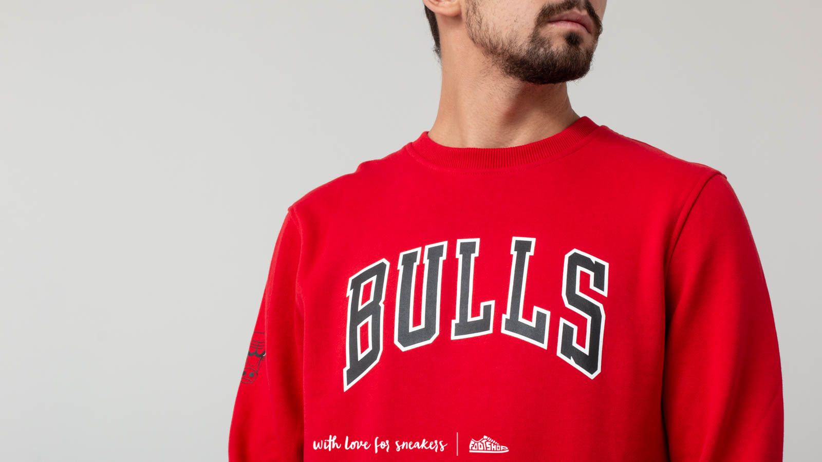 Hupparit ja collegepaidat New Era NBA Team Apparel Crewneck Chicago Bulls Front Door Red