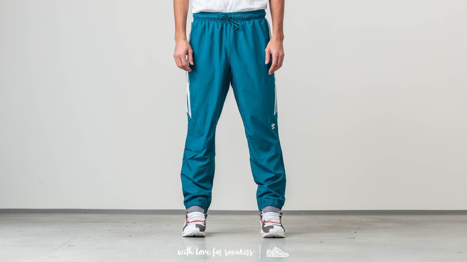 adidas originals men's skateboarding classic wind pants