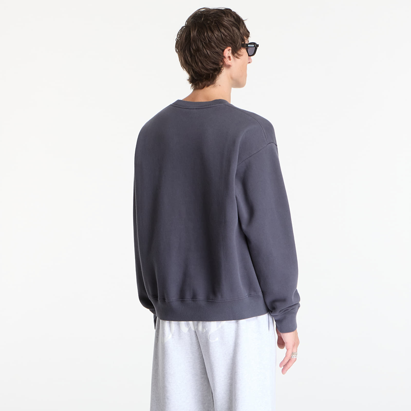 Регланы и толстовки Sporty & Rich Varsity Crest Crewneck UNISEX Carbon
