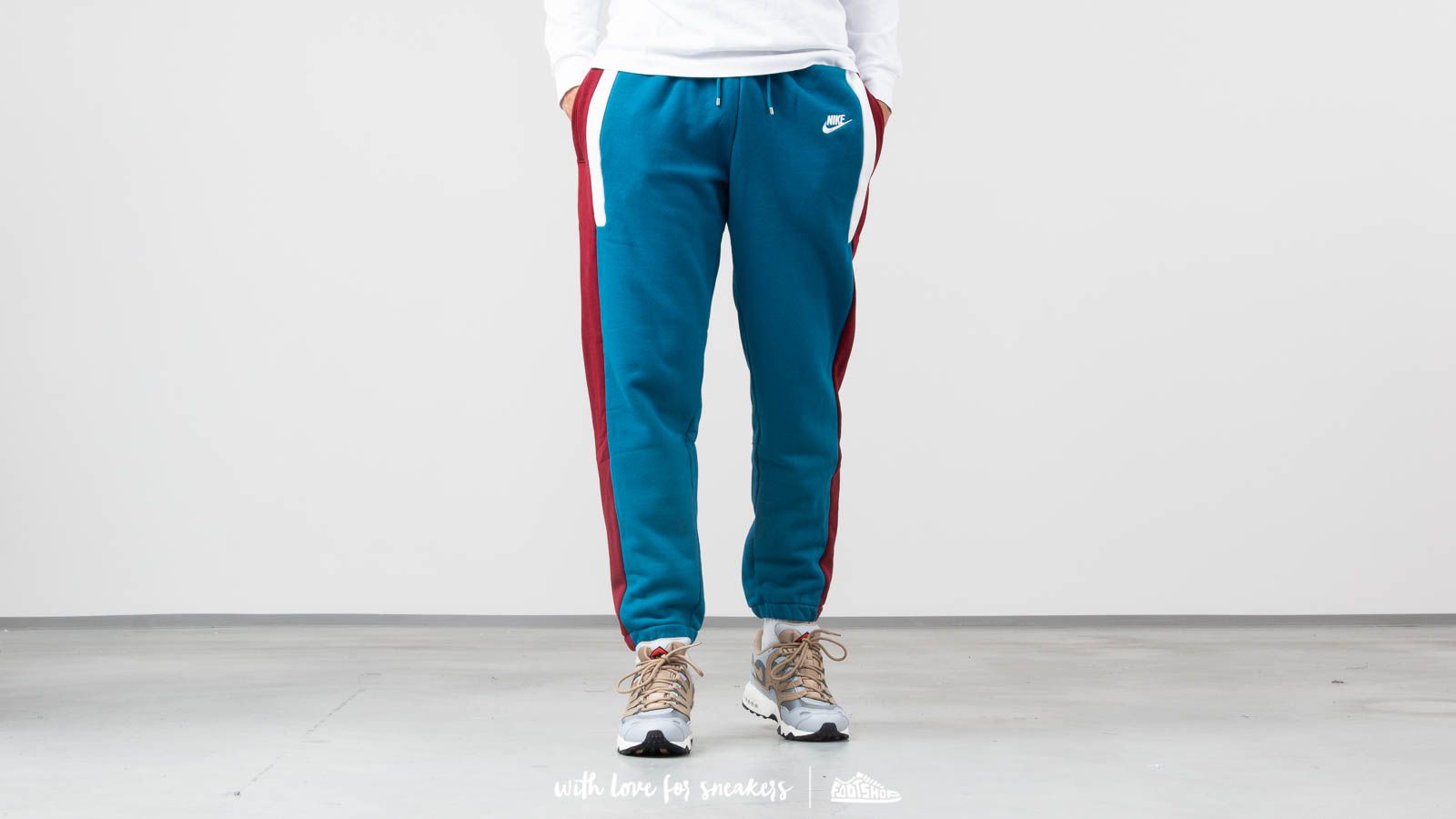 Nike reissue store fleece pants