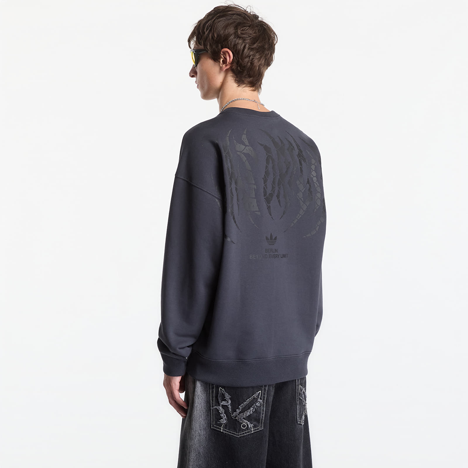 Hoodies and sweatshirts  adidas Berlin GFX Crew Carbon