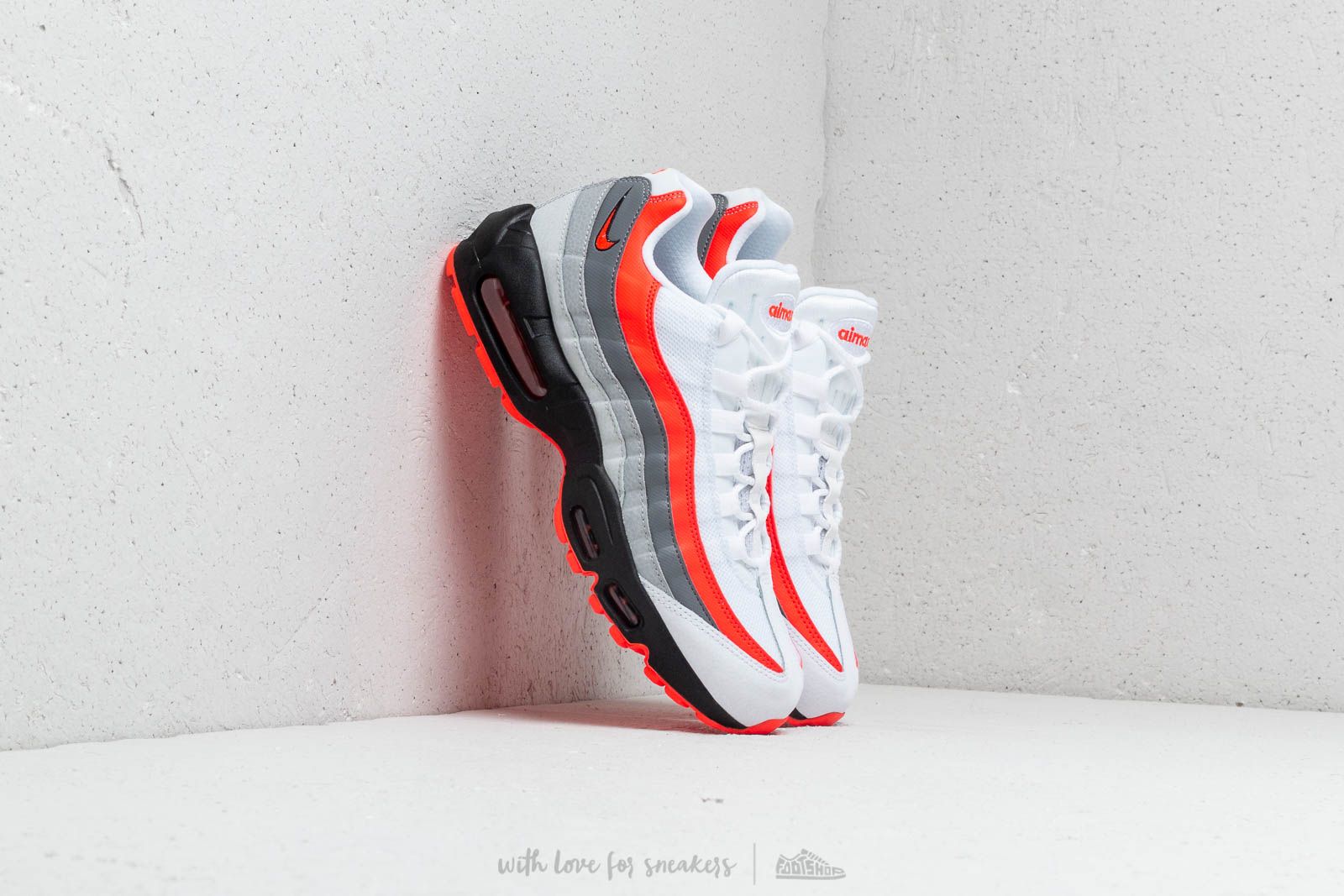 Air max 95 white bright on sale crimson
